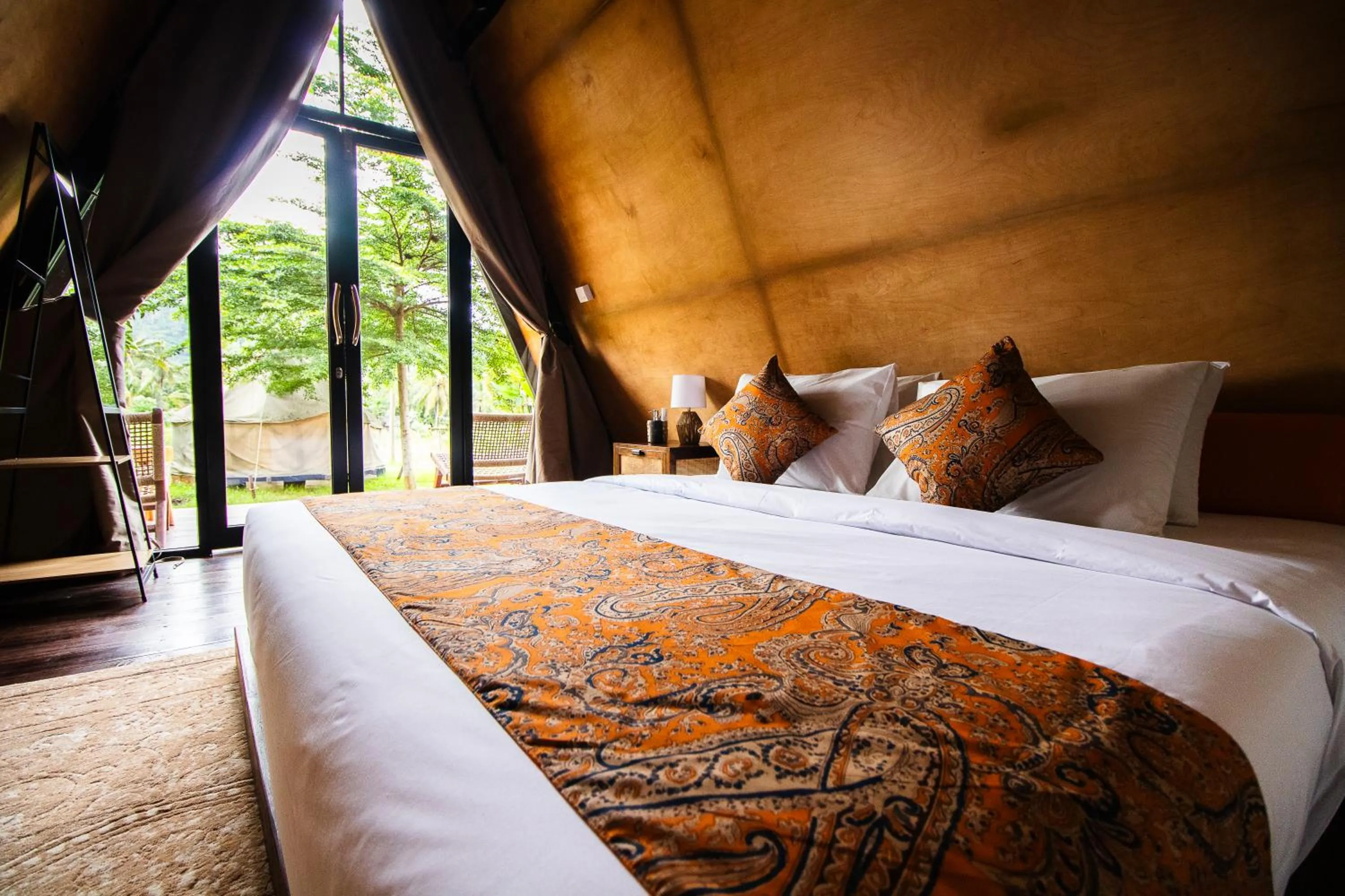 Bed in Natya River Sidemen