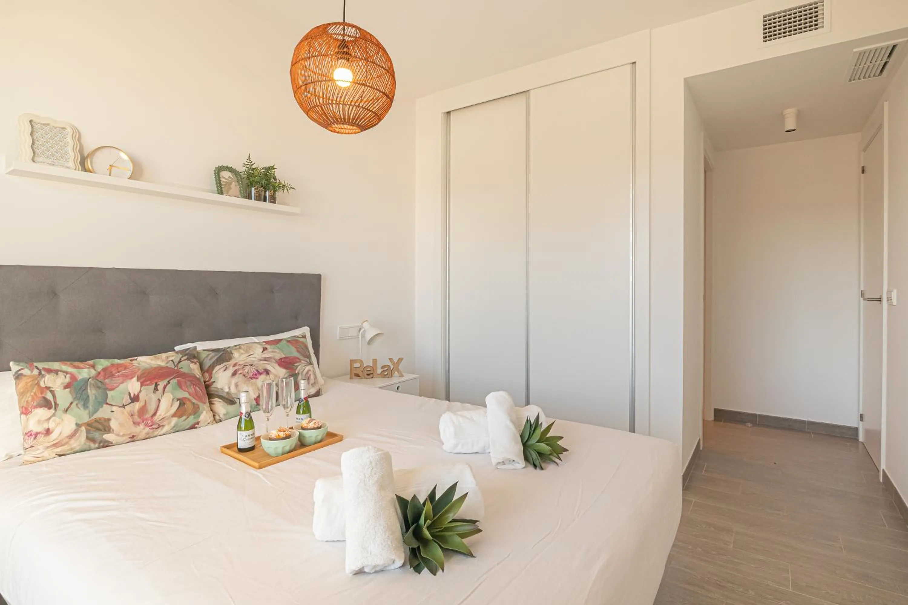 Bedroom, Bed in Luxury La Cala With Pool - Happy Rentals