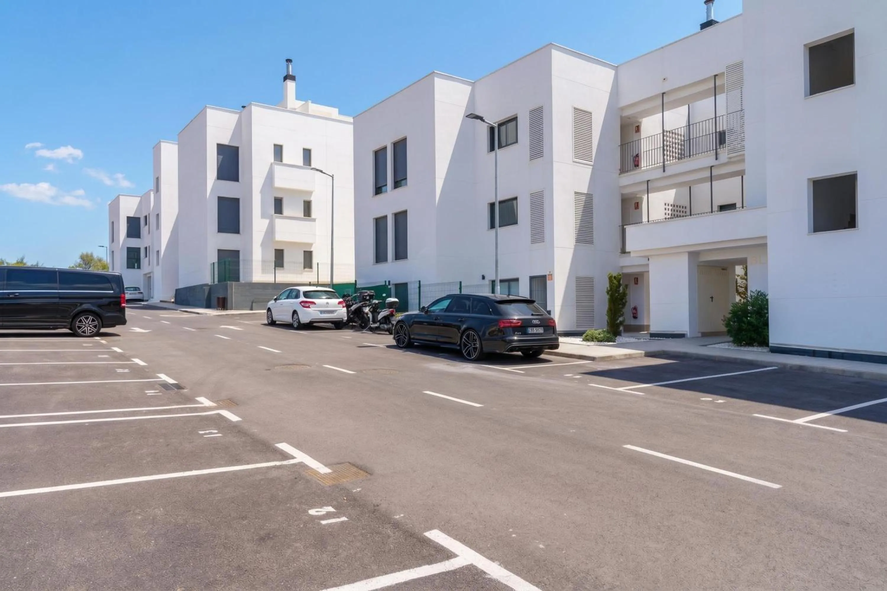 Parking in Luxury La Cala With Pool - Happy Rentals