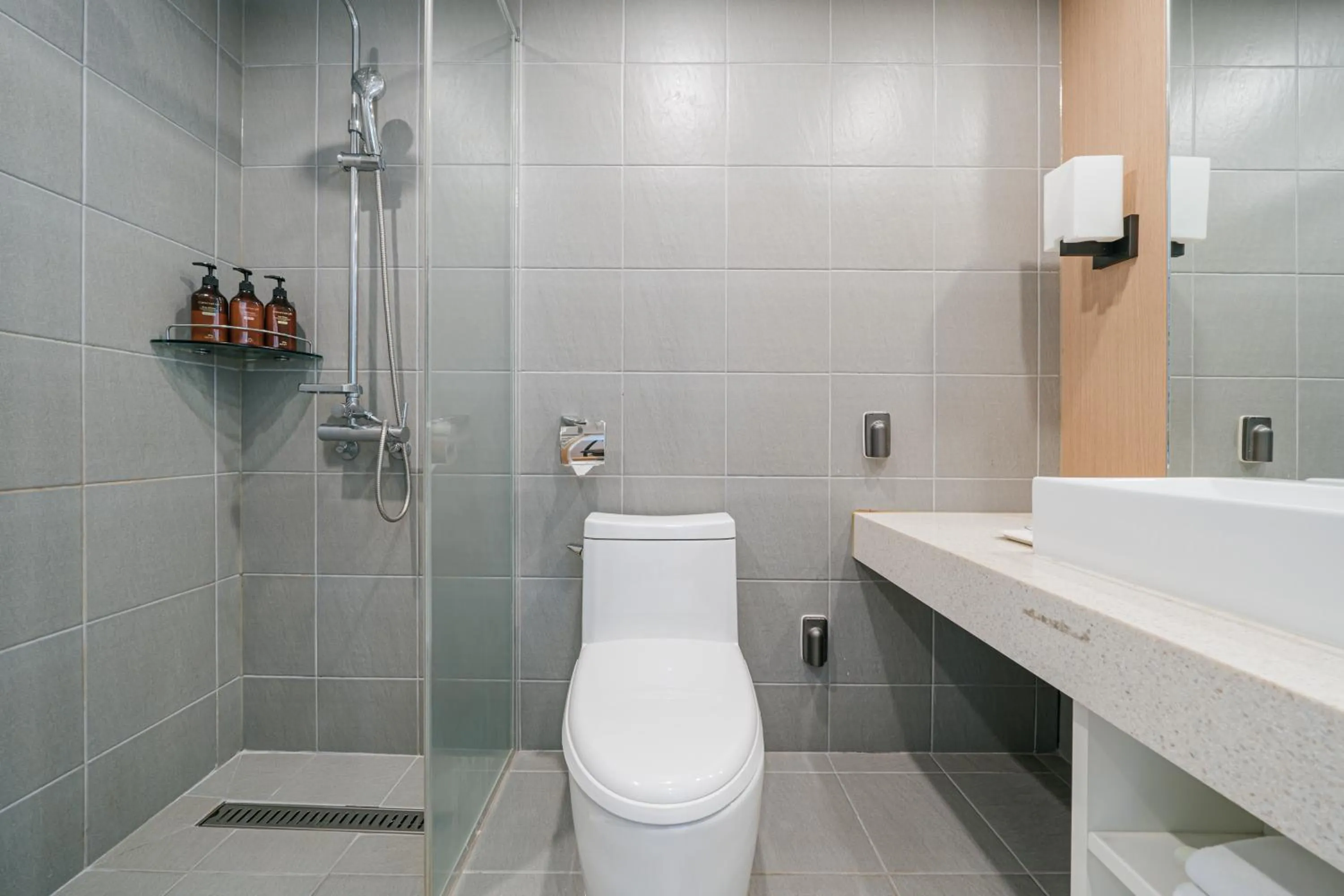 Shower in Hotel Zinc