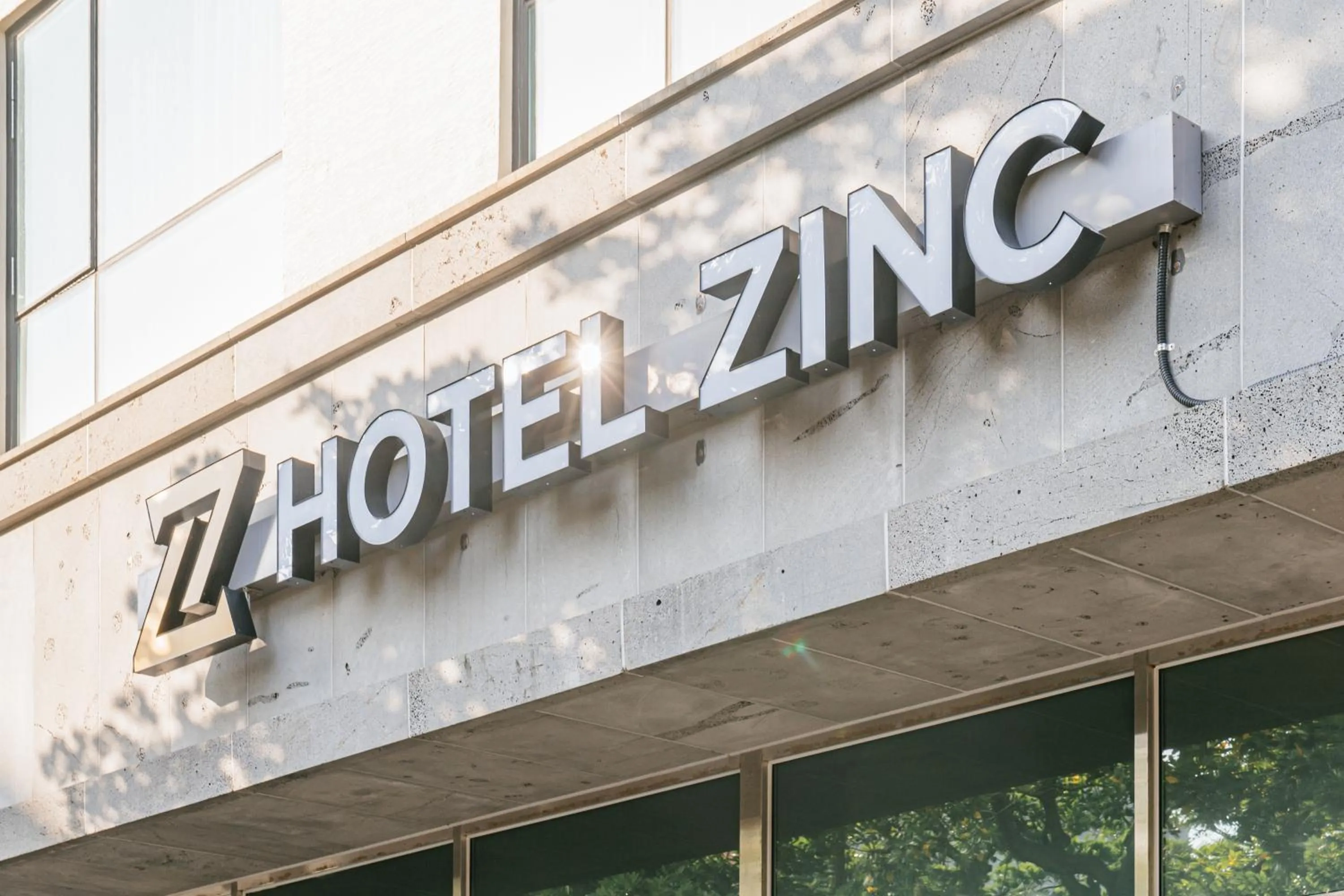 Logo/Certificate/Sign in Hotel Zinc