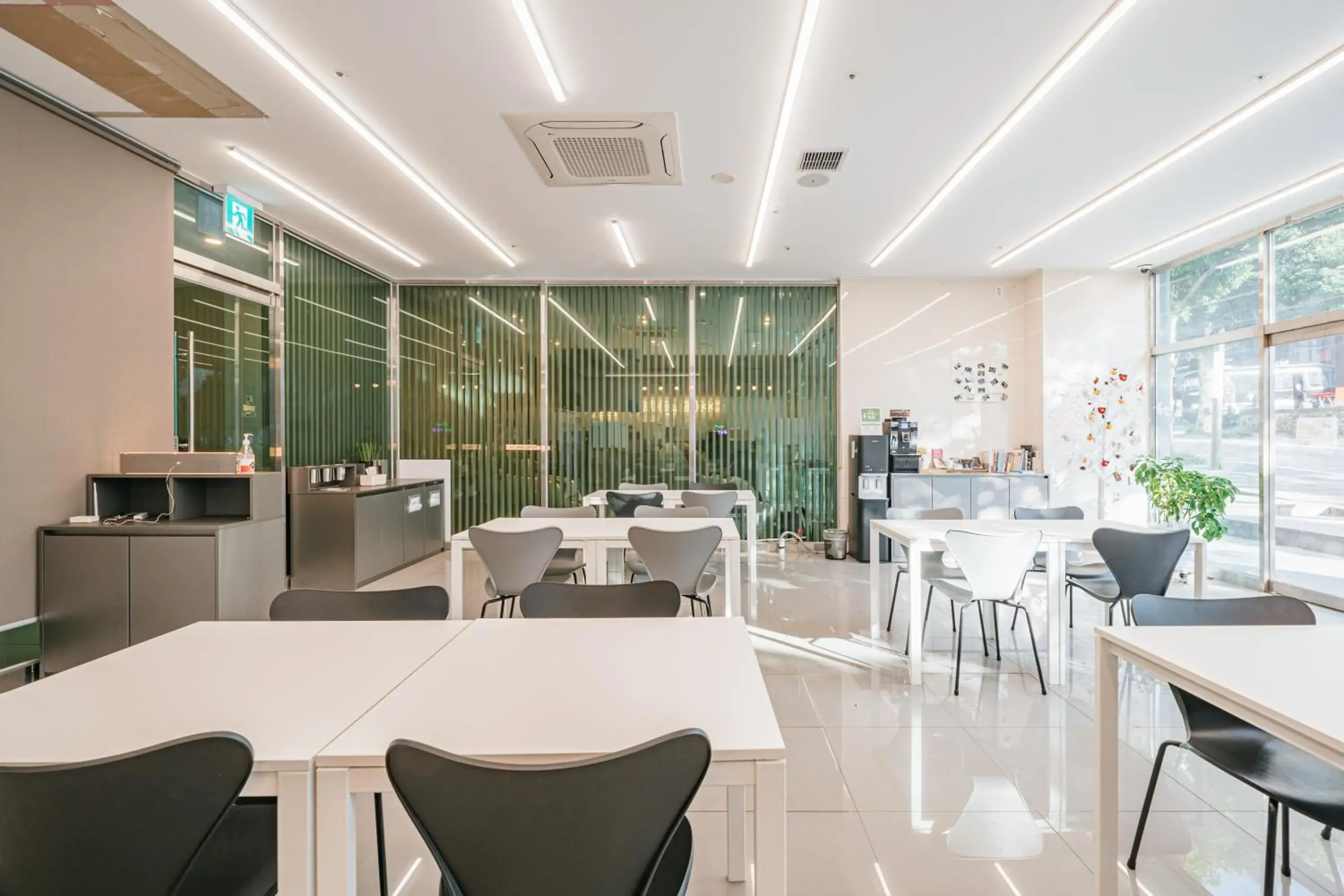 Restaurant/places to eat in Hotel Zinc Restaurant/places to eat in Hotel Zinc