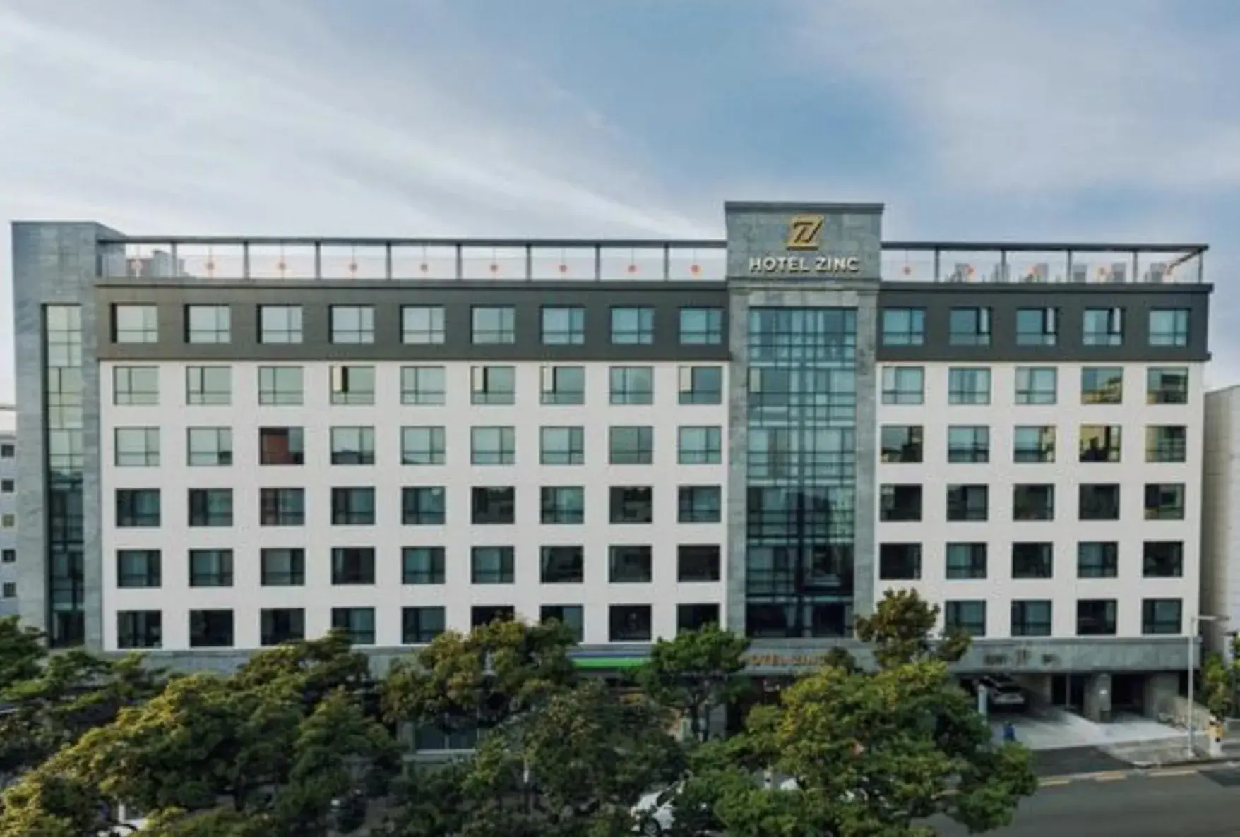 Property building in Hotel Zinc Property building in Hotel Zinc