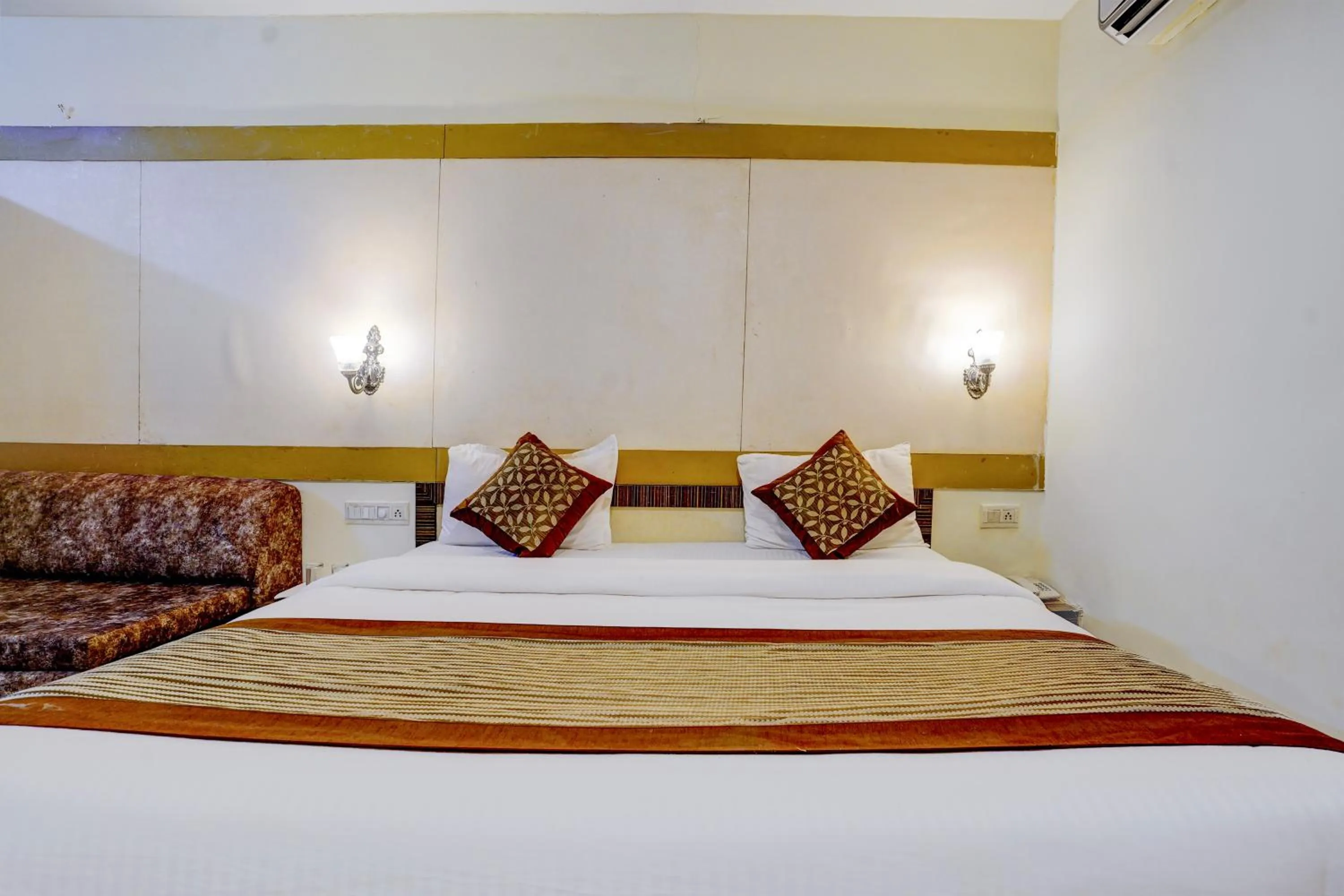 Bed in The Byke Heritage Resort - Matheran