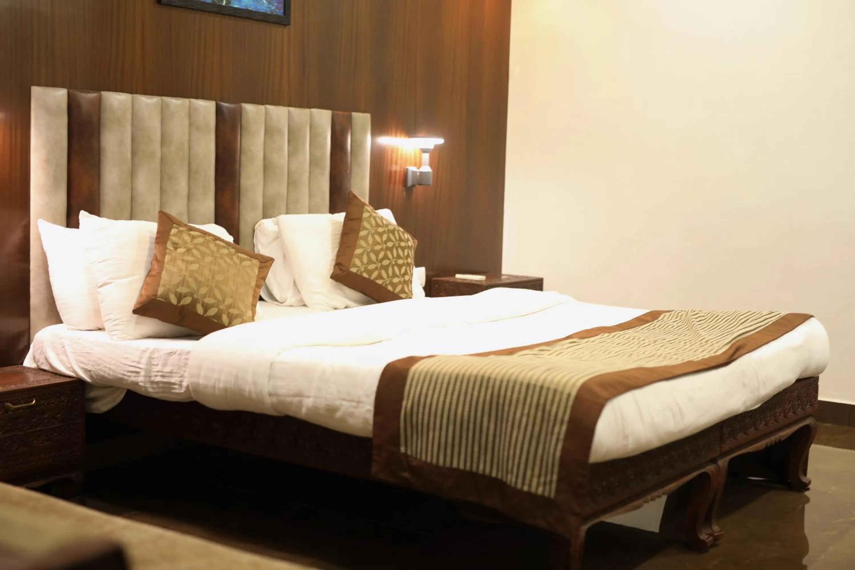 Bed in The Byke Heritage Resort - Matheran