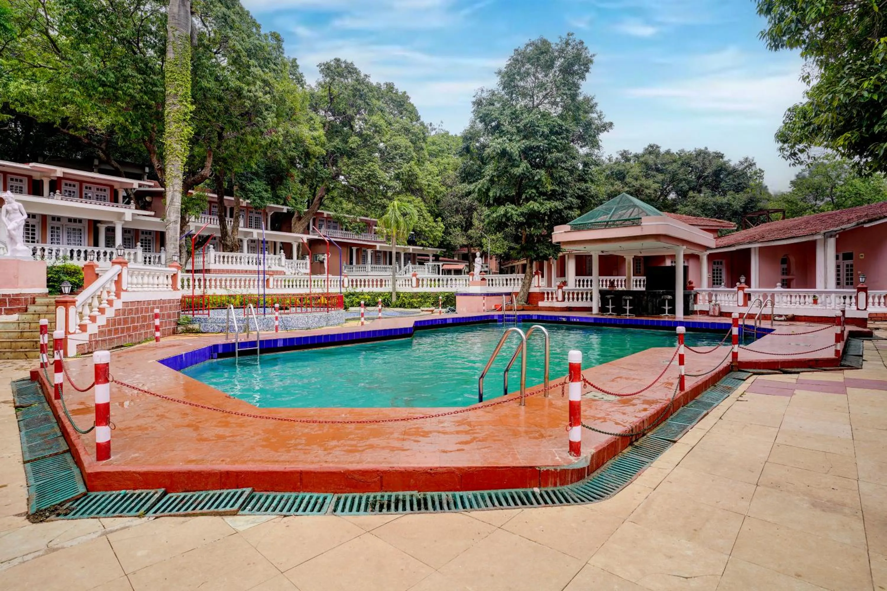 Swimming pool in The Byke Heritage Resort - Matheran