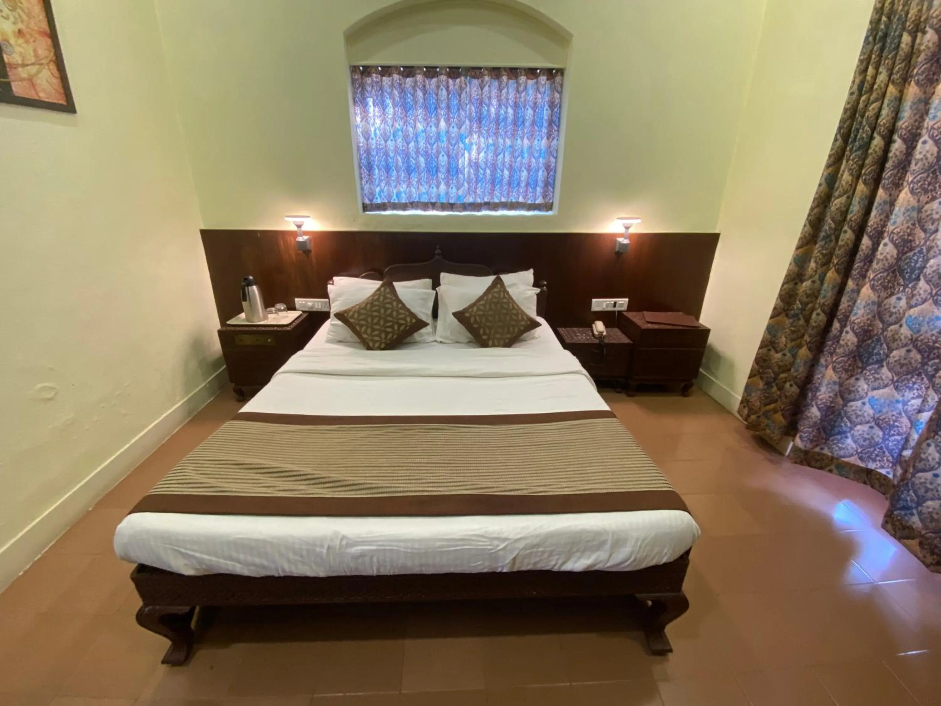Bedroom, Bed in The Byke Heritage Resort - Matheran