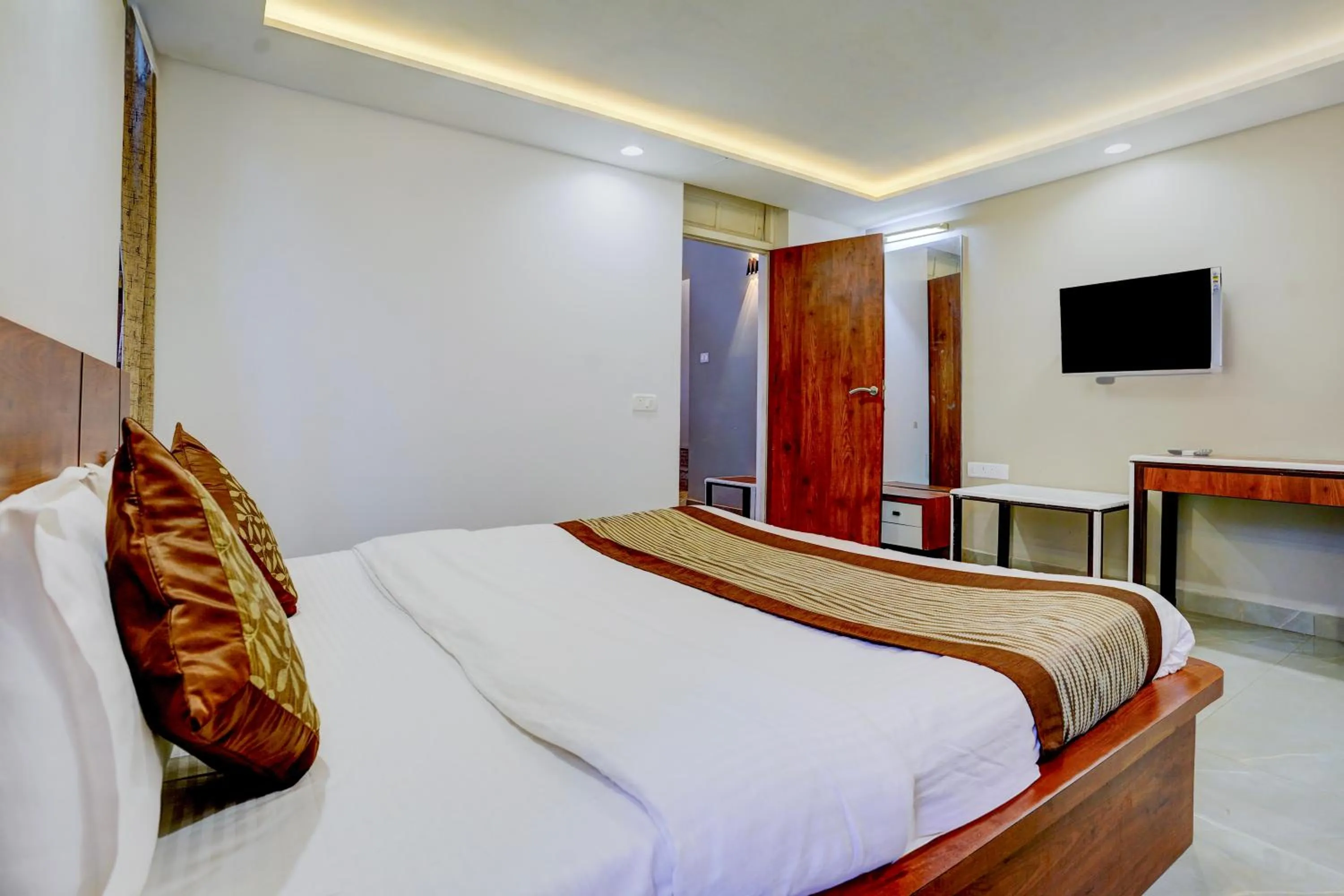 Bed in The Byke Heritage Resort - Matheran