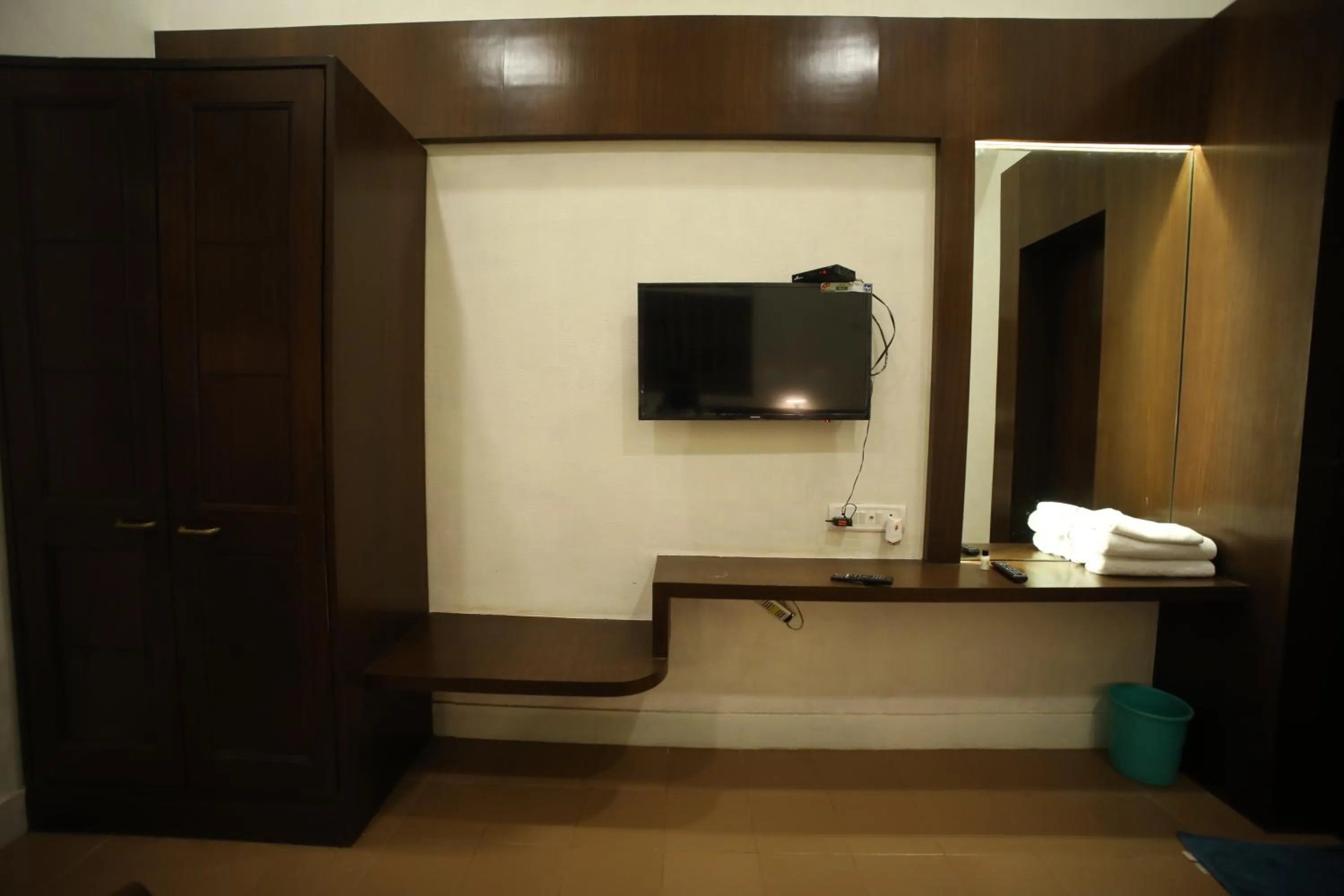 Communal lounge/ TV room in The Byke Heritage Resort - Matheran