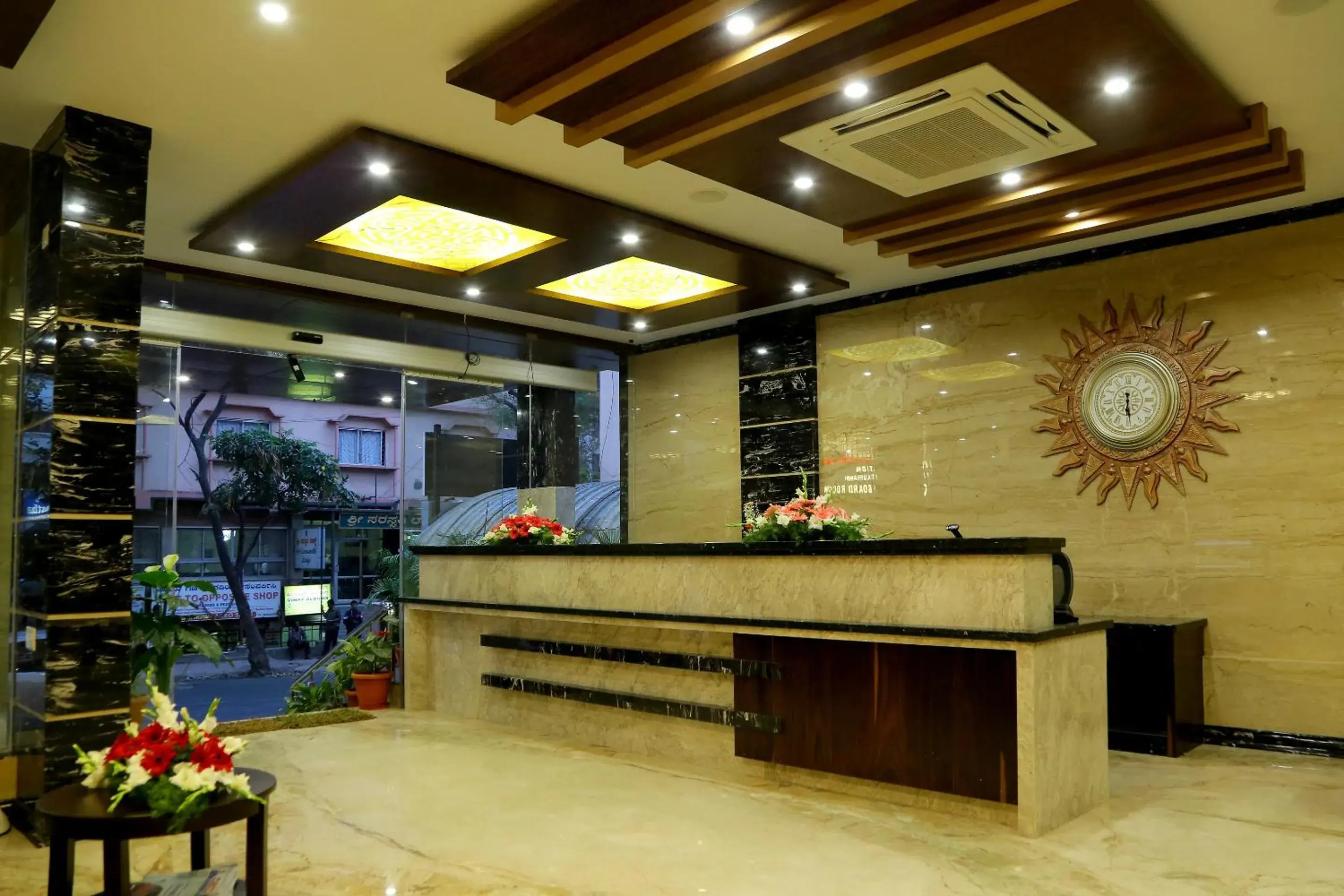 Lobby or reception in Hotel U.T.Elegance Lobby or reception in Hotel U.T.Elegance