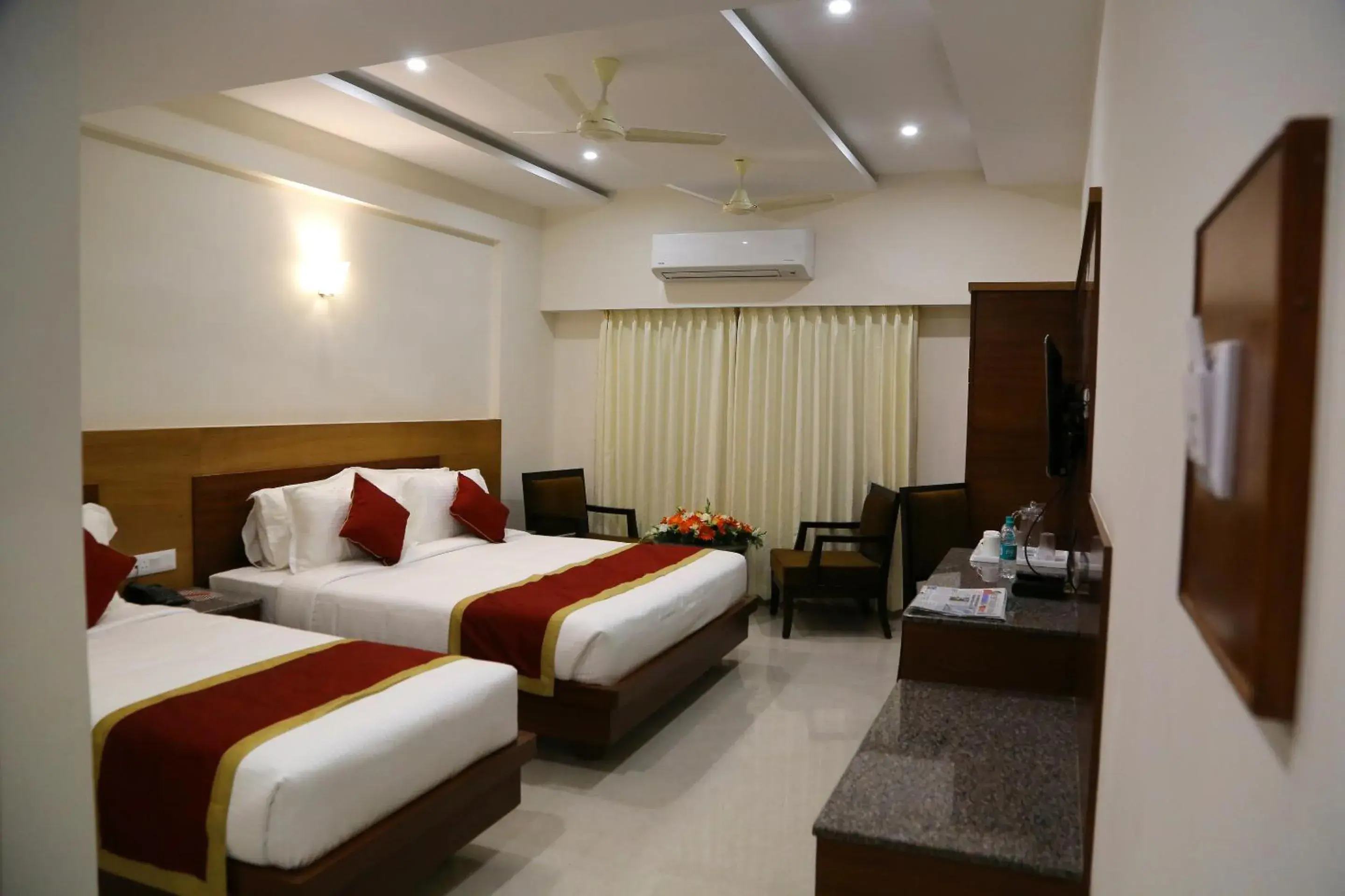 Photo of the whole room, Bed in Hotel U.T.Elegance Photo of the whole room, Bed in Hotel U.T.Elegance