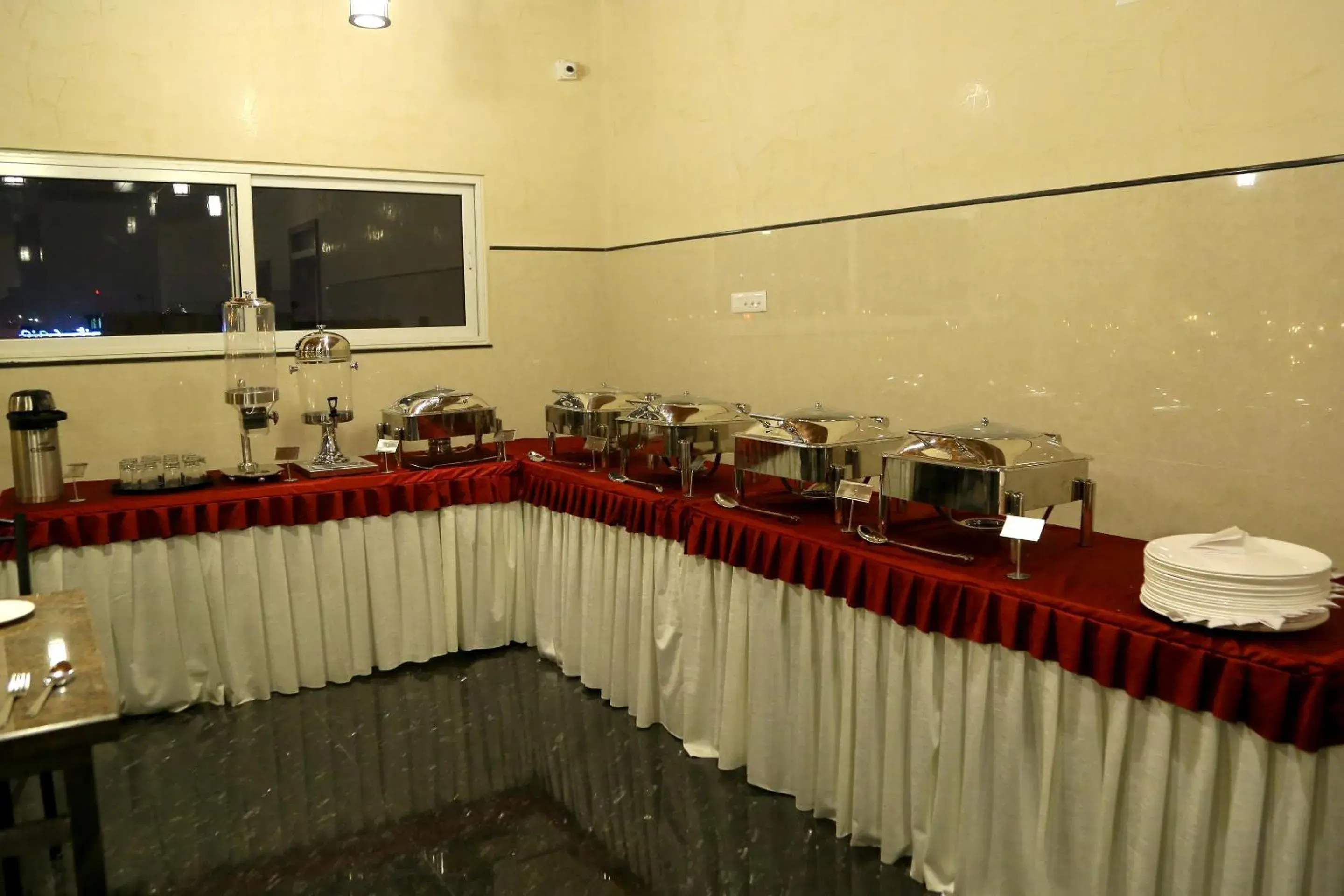 Food and drinks in Hotel U.T.Elegance Food and drinks in Hotel U.T.Elegance