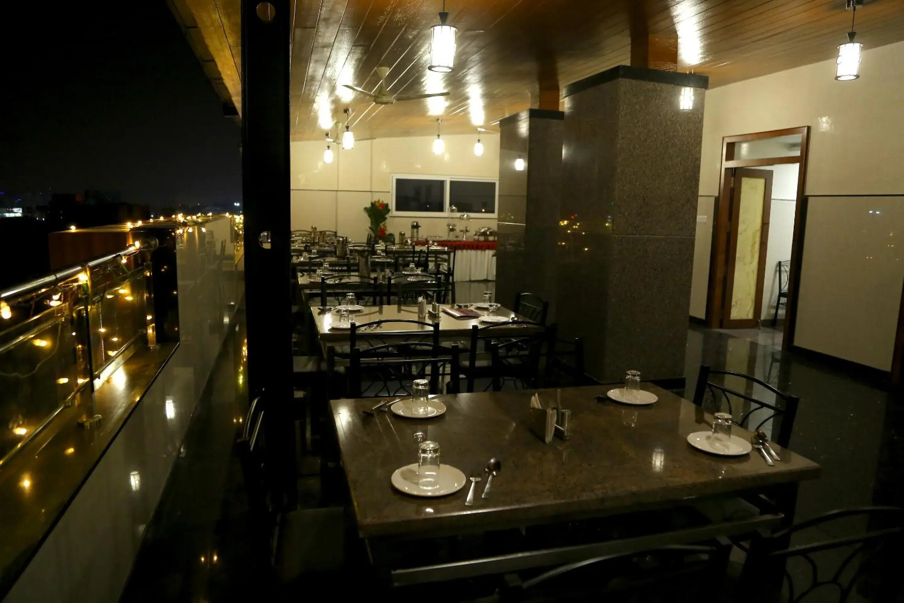 Restaurant/places to eat in Hotel U.T.Elegance Restaurant/places to eat in Hotel U.T.Elegance