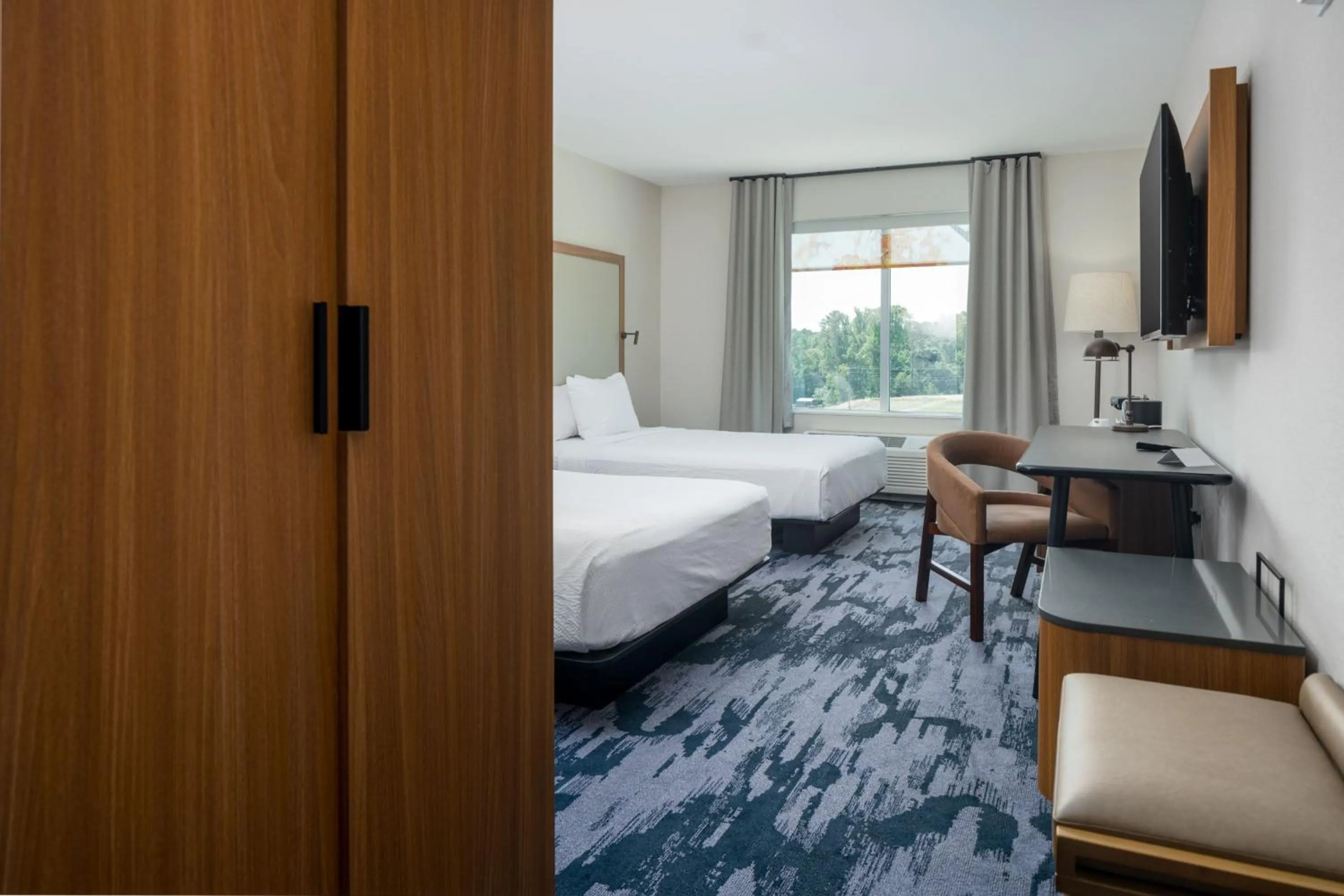 Photo of the whole room, Bed in Fairfield by Marriott Inn & Suites Albertville