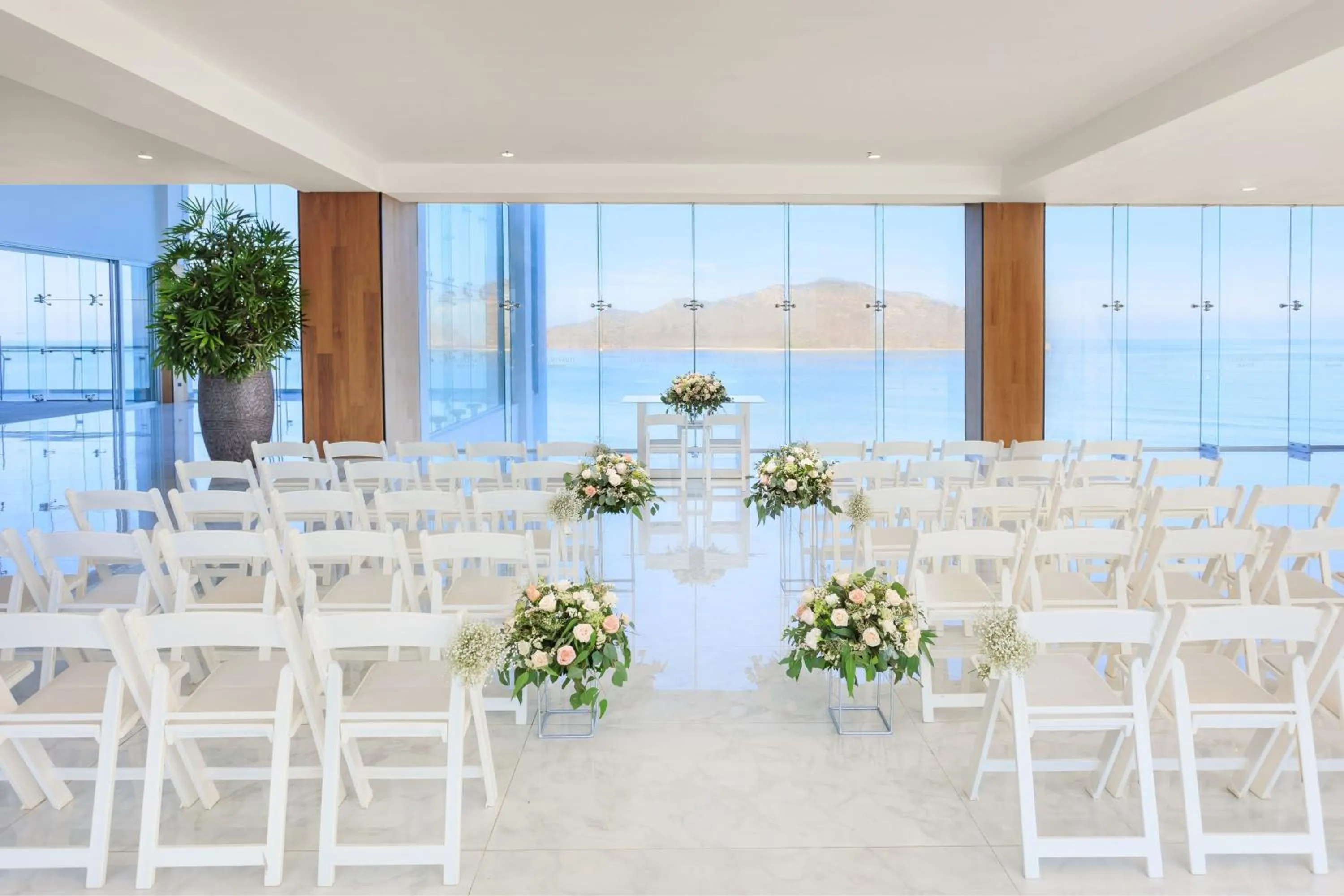 Meeting/conference room in Courtyard by Marriott Mazatlan Beach Resort