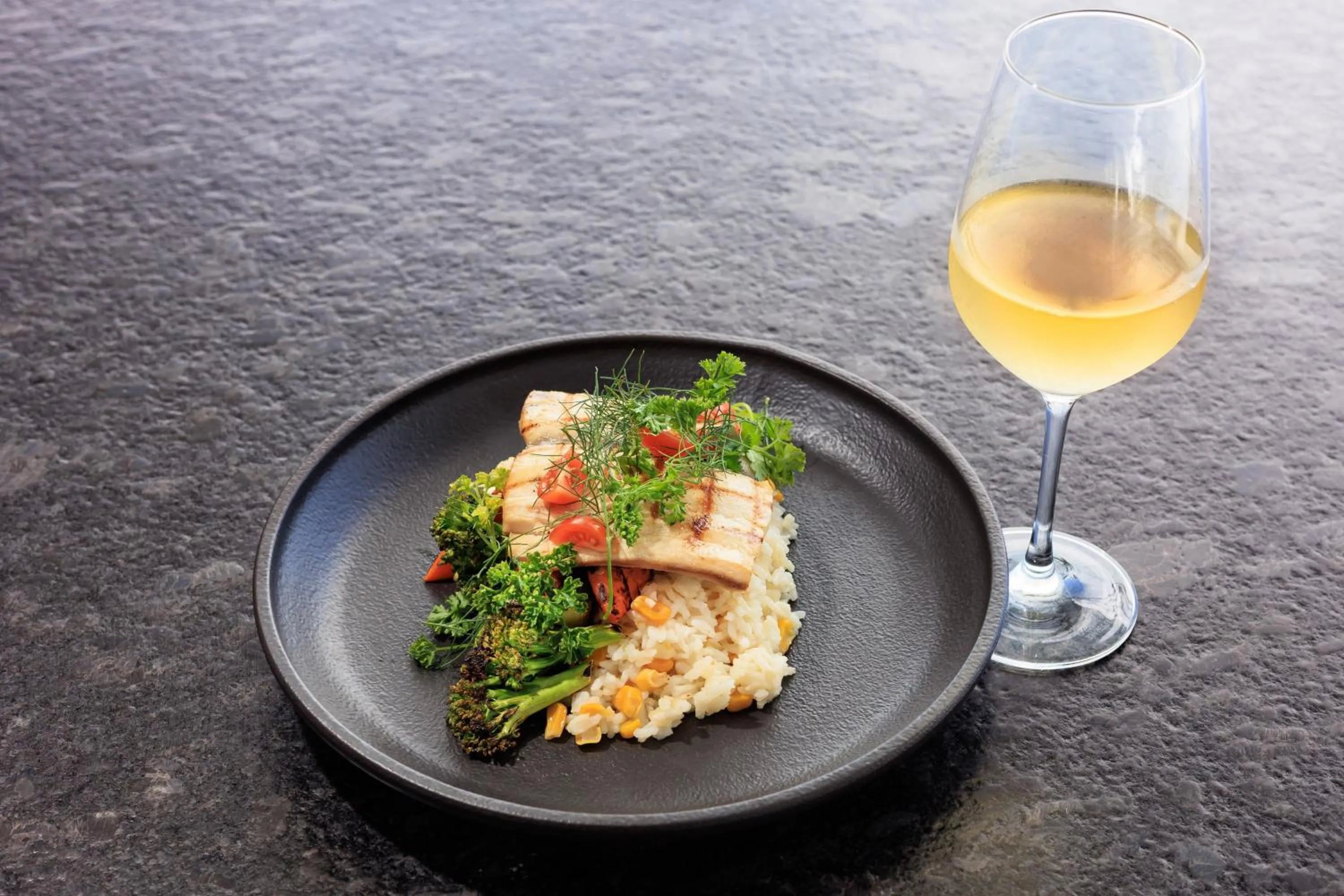 Restaurant/places to eat in Courtyard by Marriott Mazatlan Beach Resort