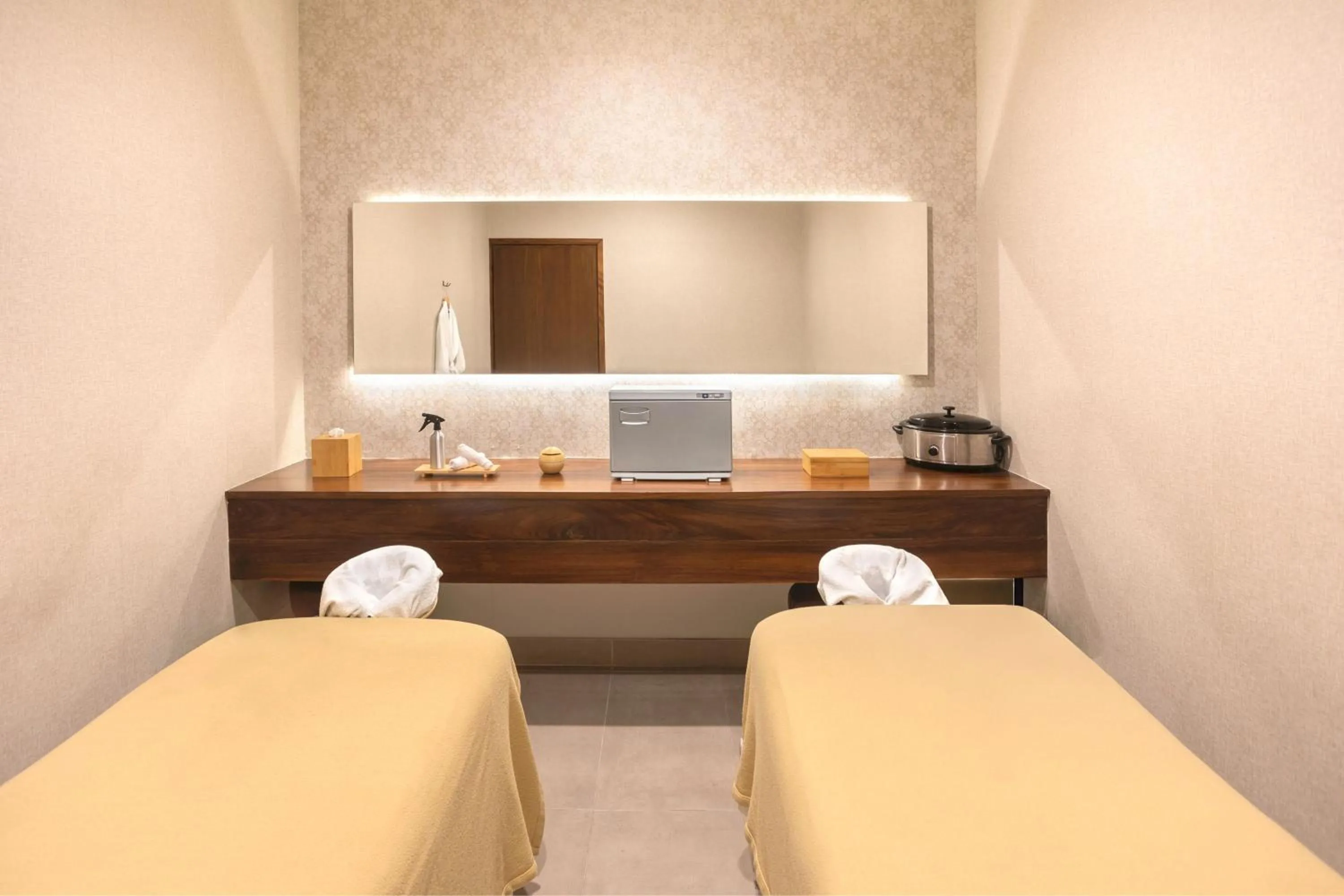 Spa and wellness centre/facilities, Bed in Courtyard by Marriott Mazatlan Beach Resort