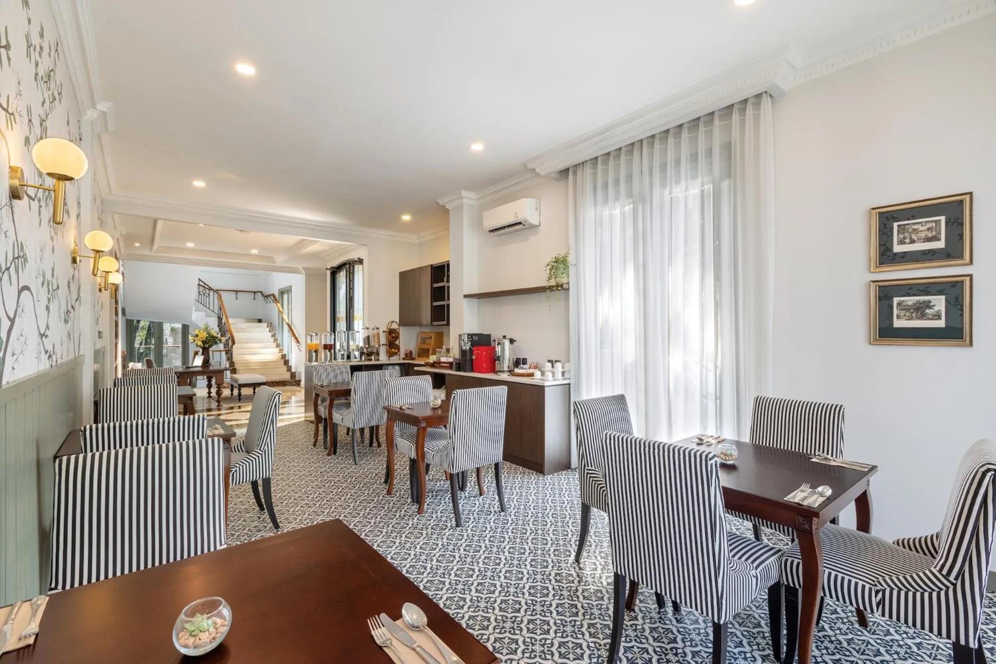 Restaurant/places to eat in ARTOTEL Casa Hangtuah