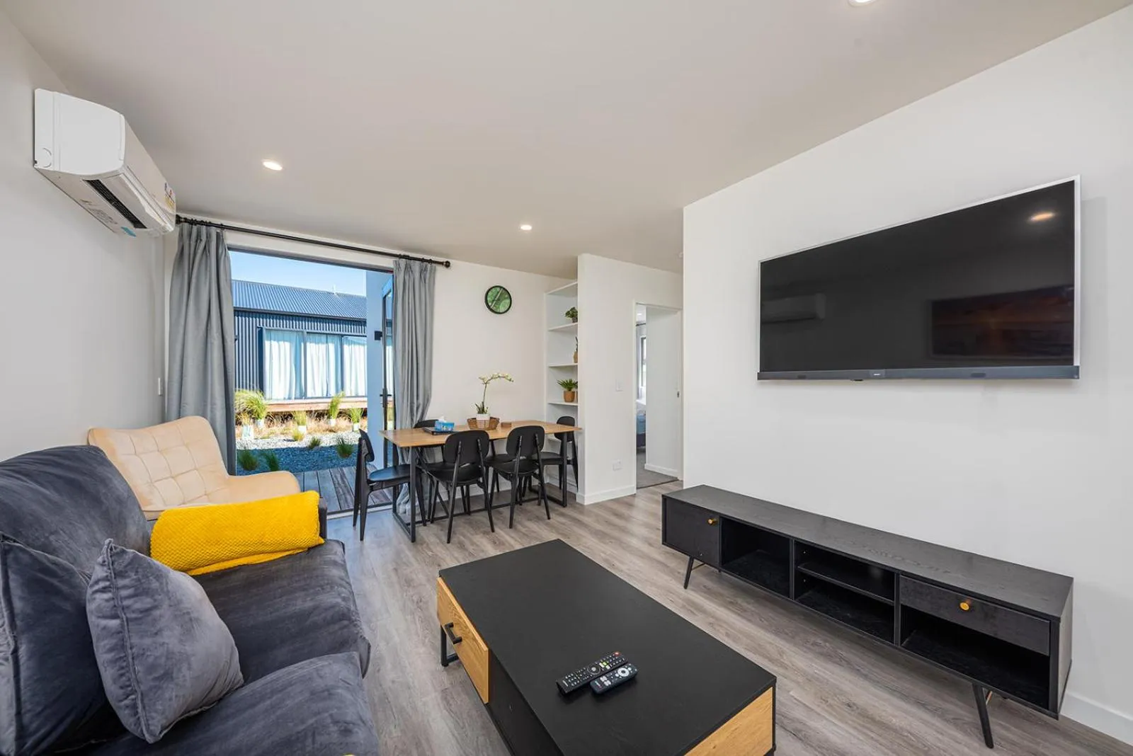 Seating area in Tekapo Top 1000 Apartment