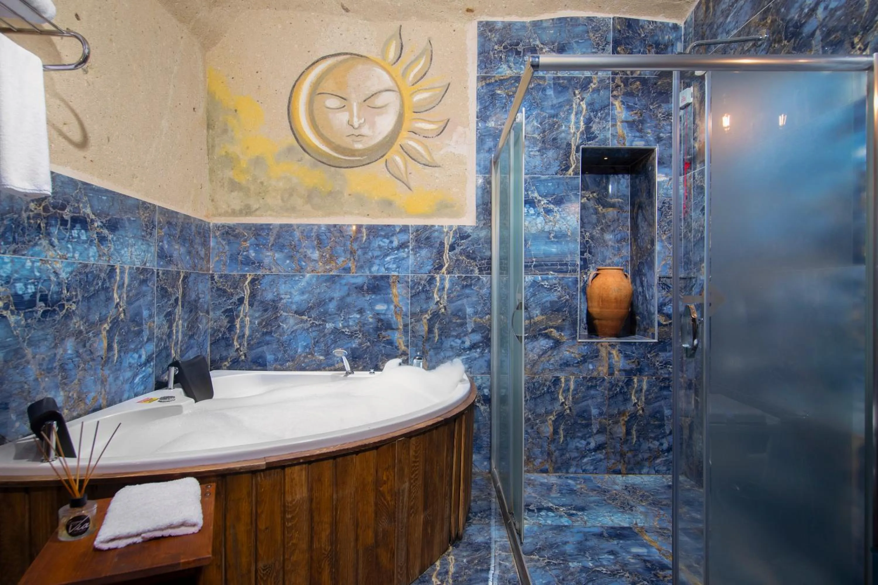 Shower in Cappa Via Cave Hotel
