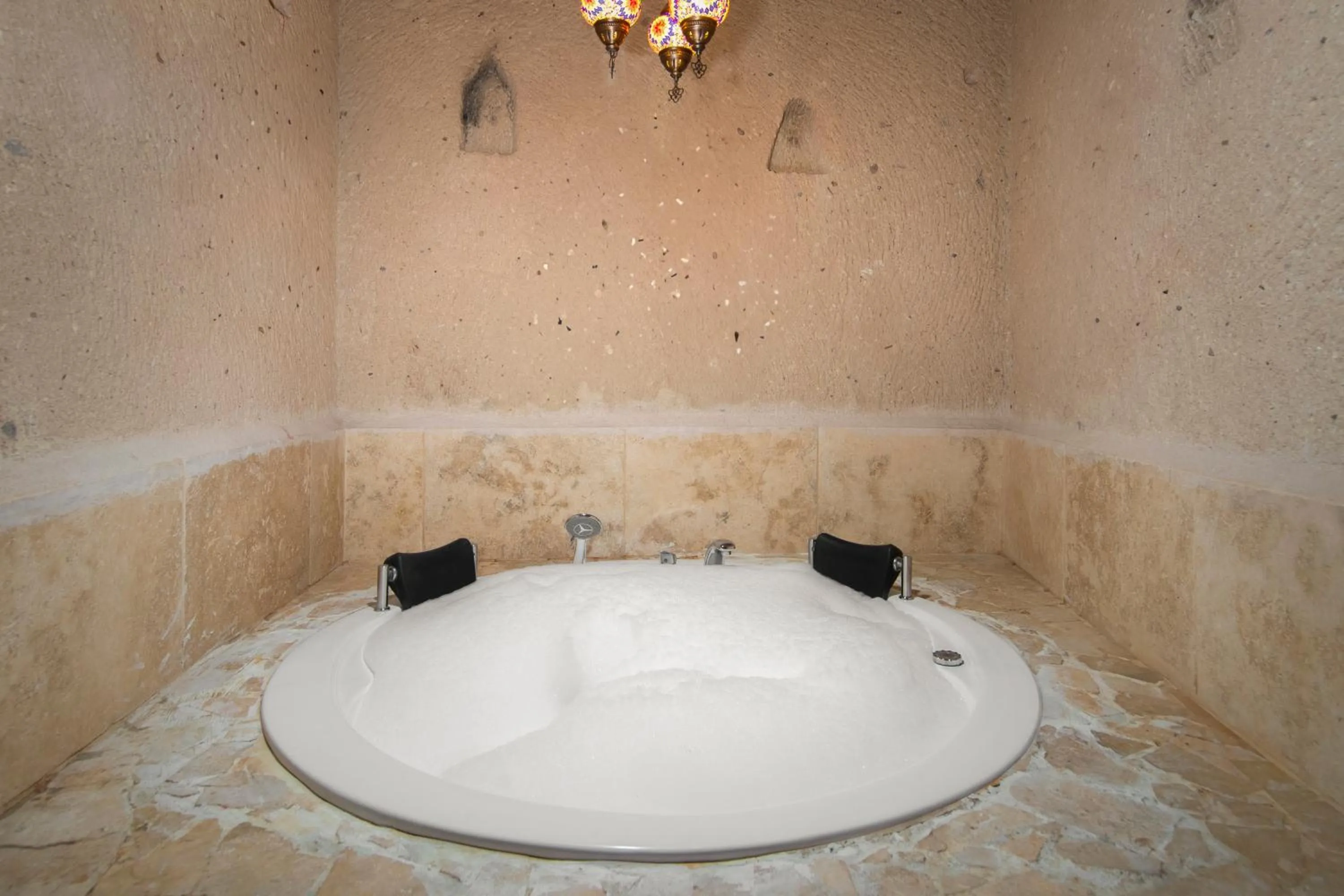 Hot Tub in Cappa Via Cave Hotel