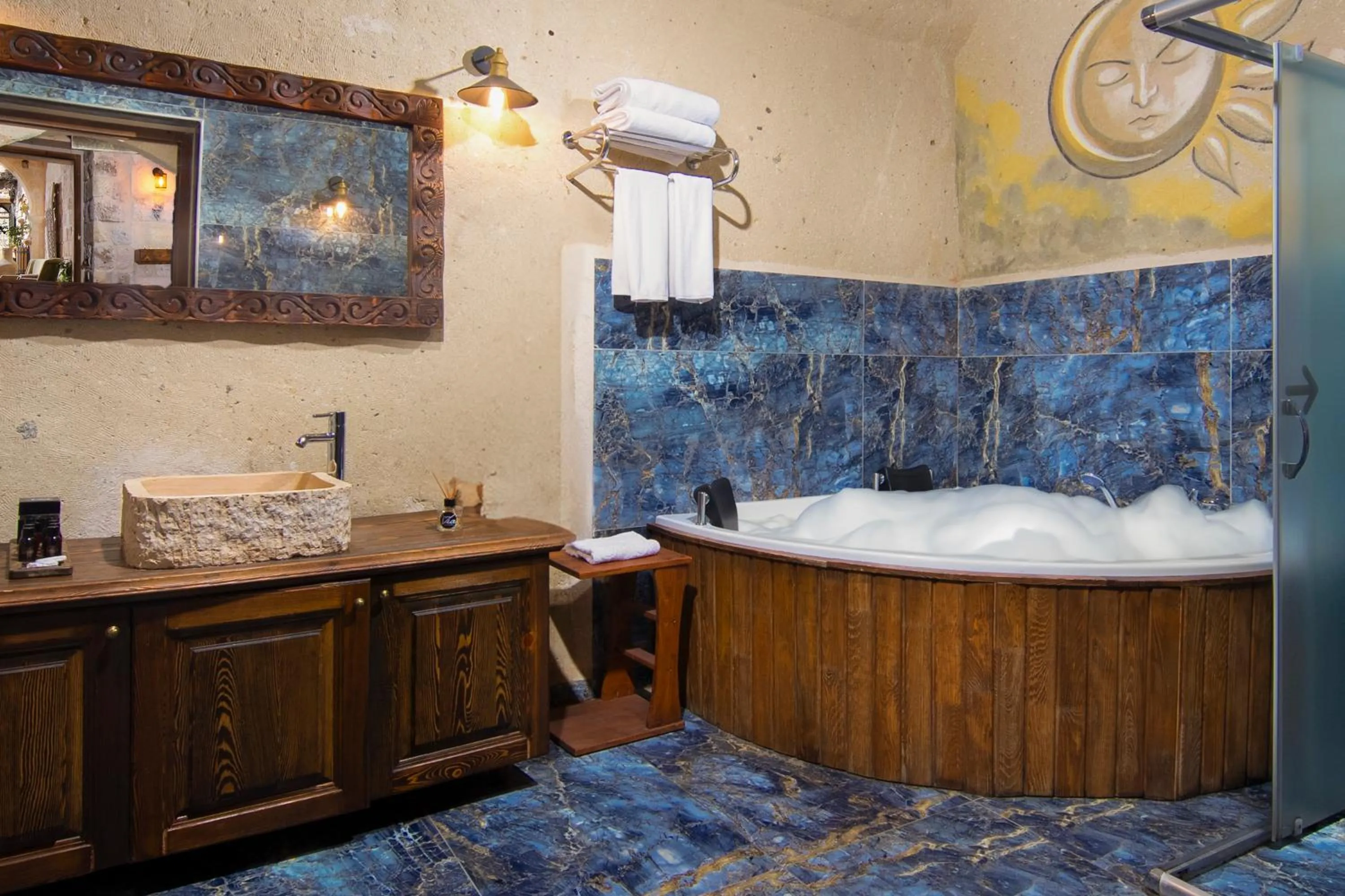 Hot Tub in Cappa Via Cave Hotel