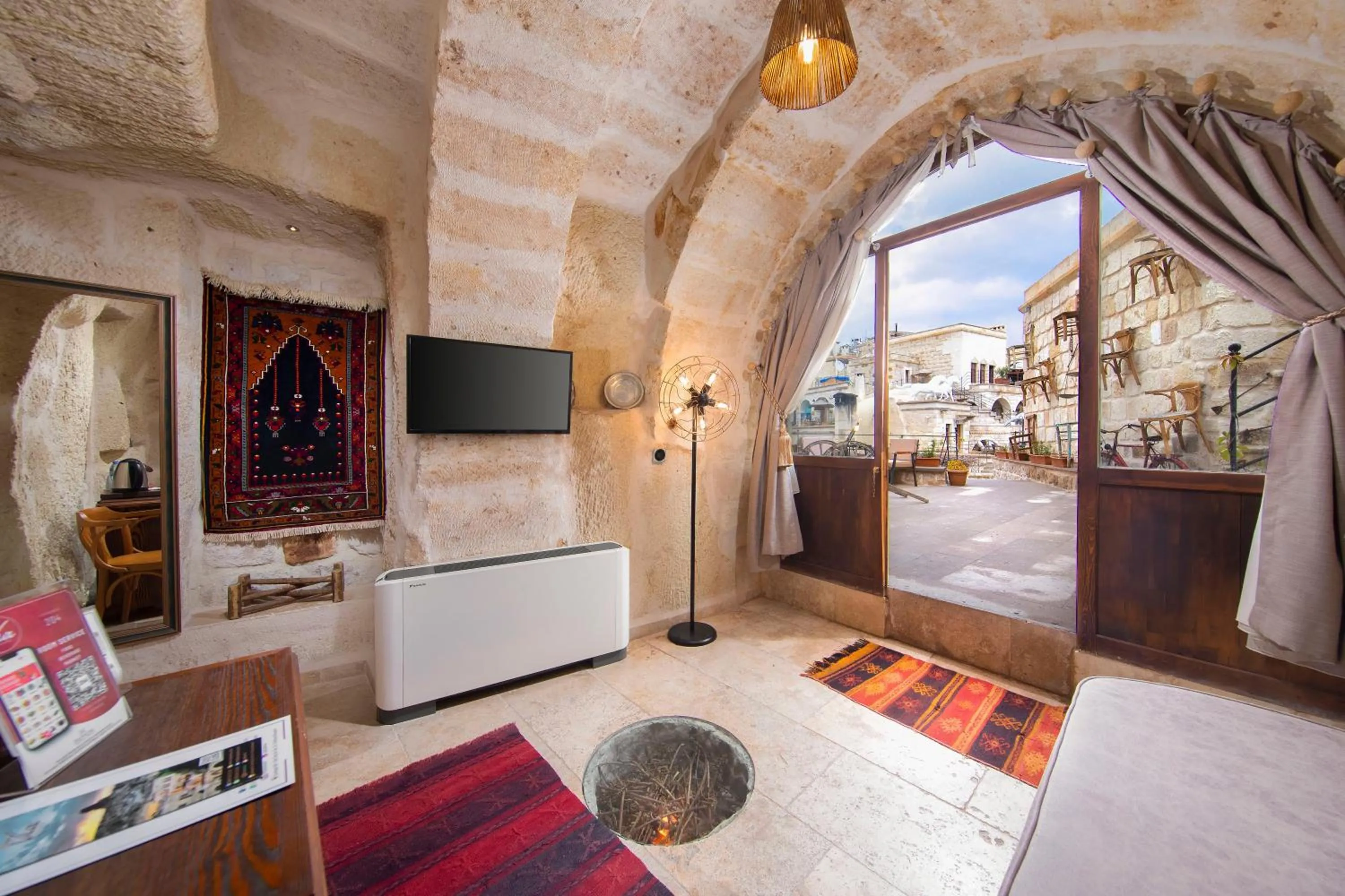 TV and multimedia in Cappa Via Cave Hotel