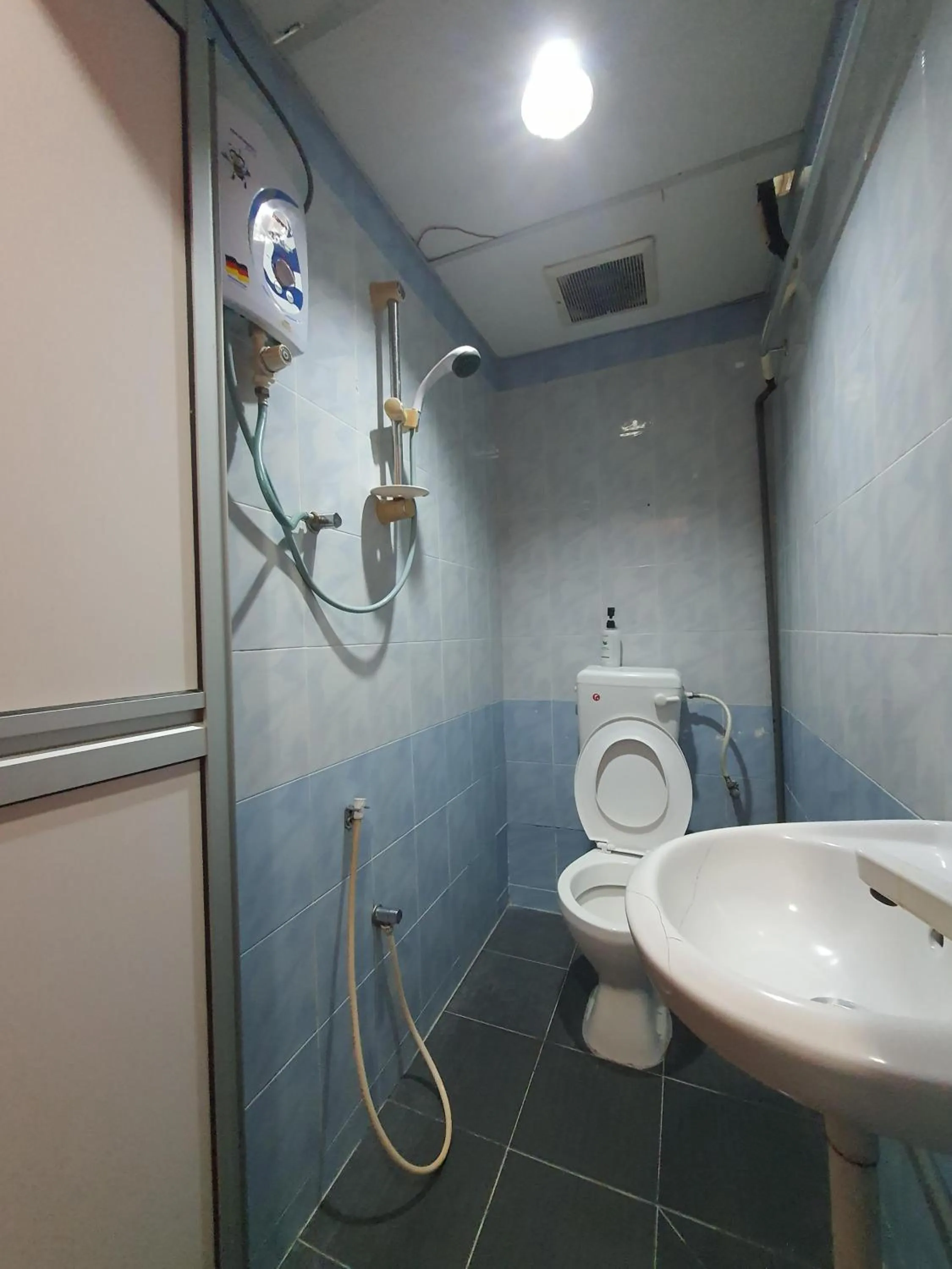 Bathroom in Highway Budget Hotel