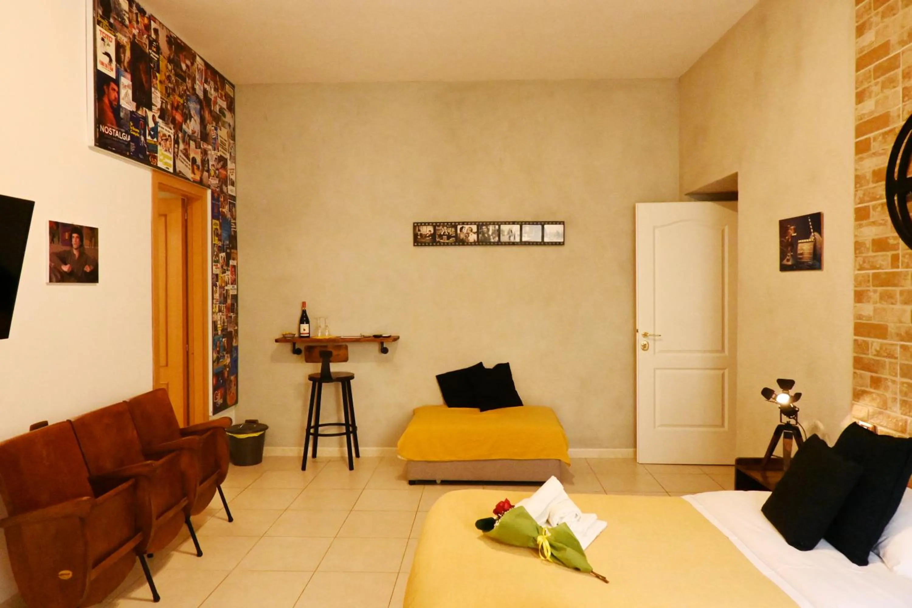 Bed in Napoli Cityscape