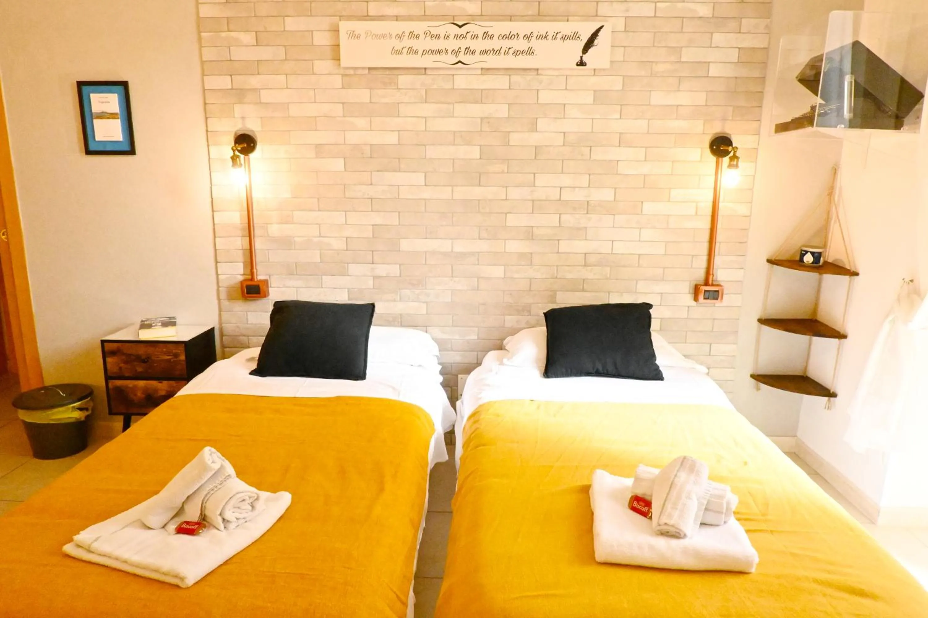 Bed in Napoli Cityscape