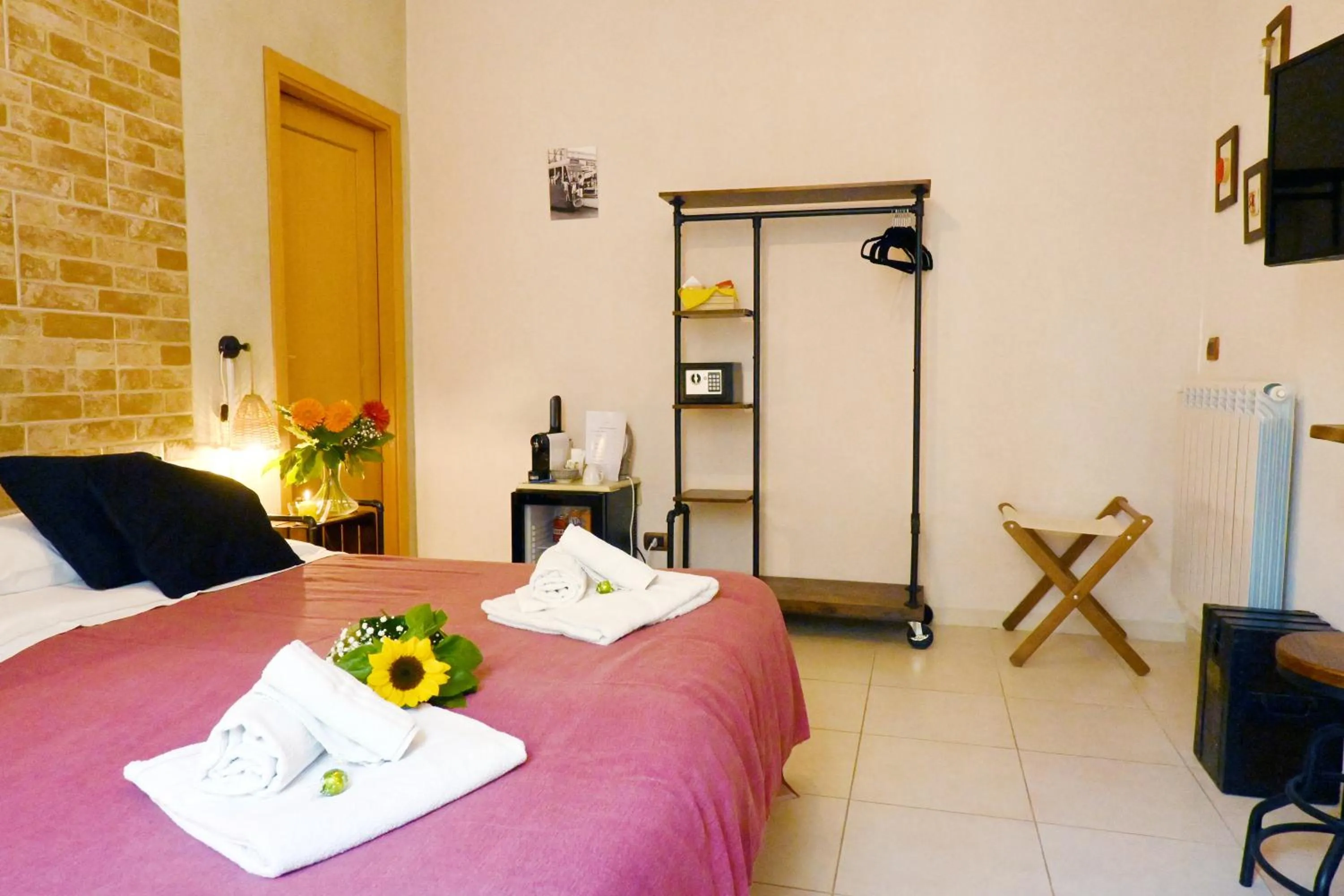 Bed in Napoli Cityscape