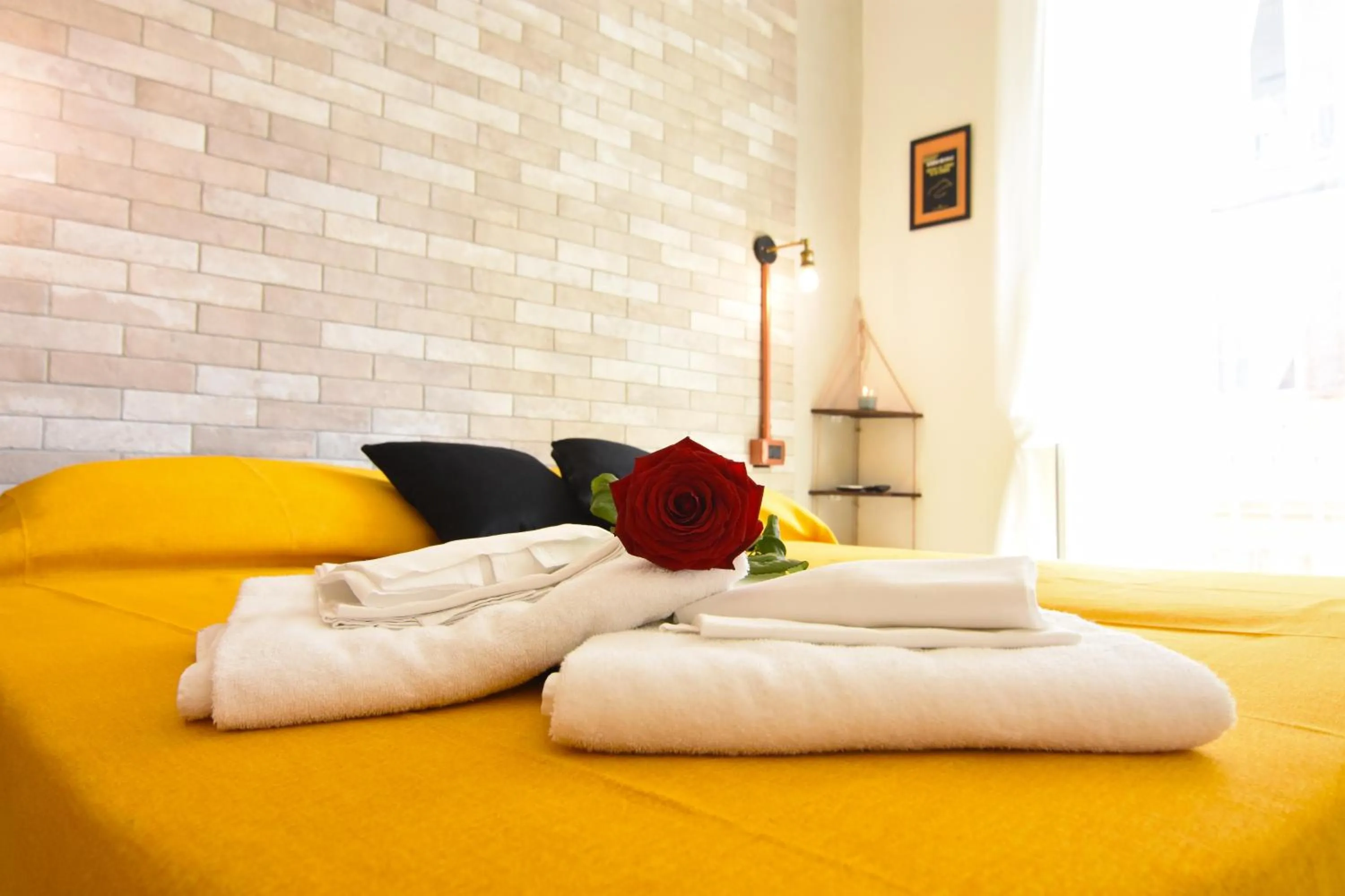 Bedroom, Bed in Napoli Cityscape