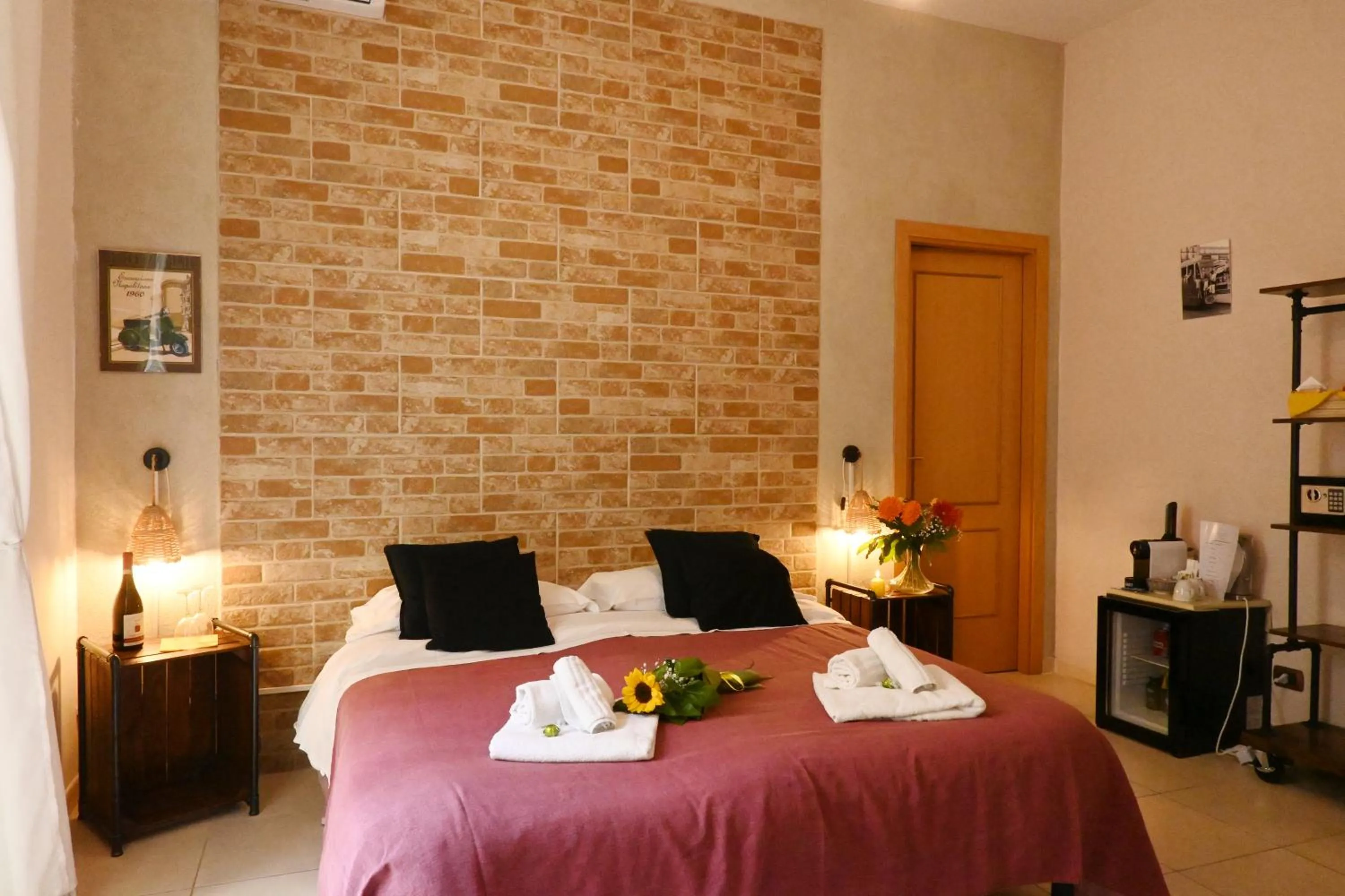 Coffee/tea facilities, Bed in Napoli Cityscape