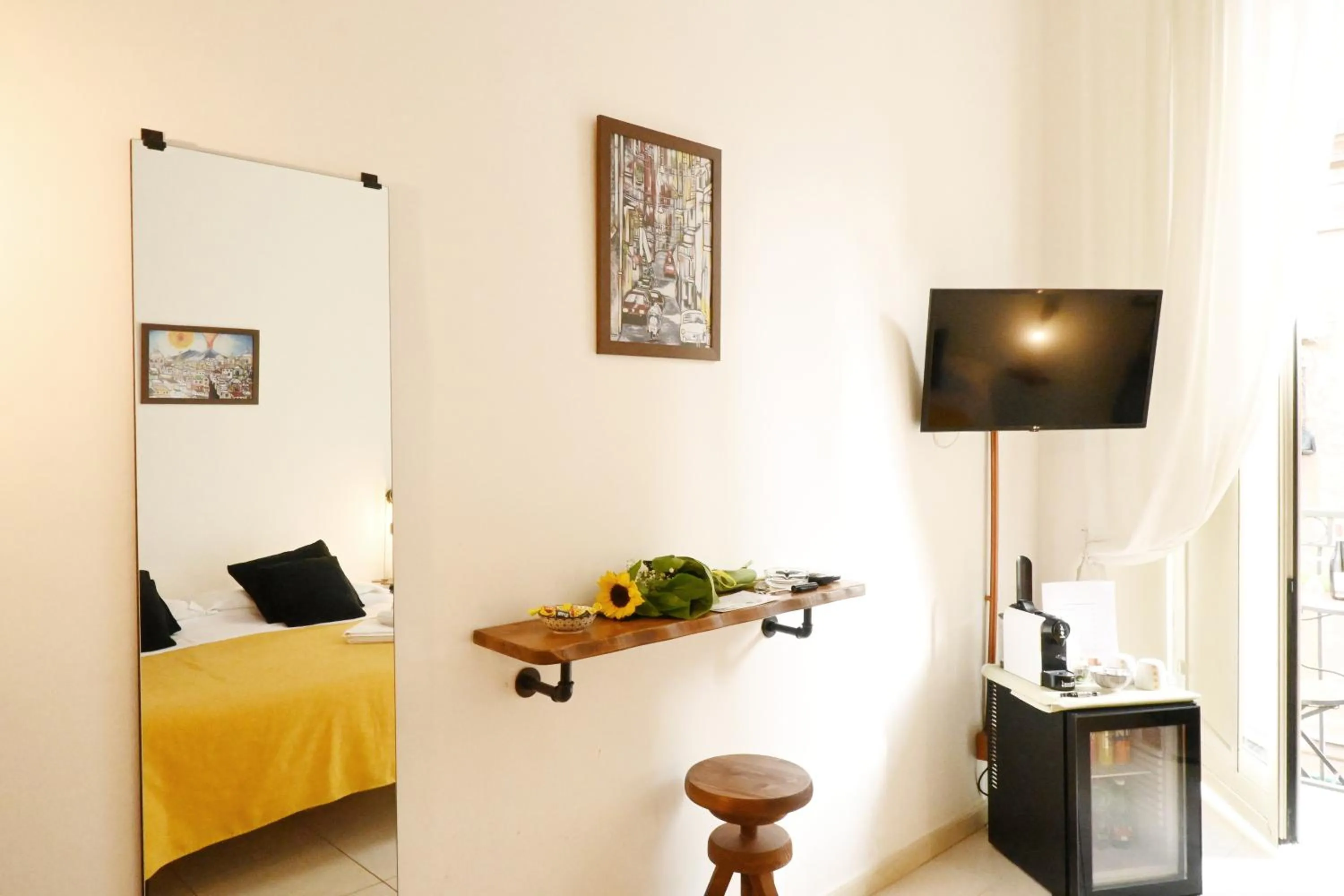 Bed in Napoli Cityscape