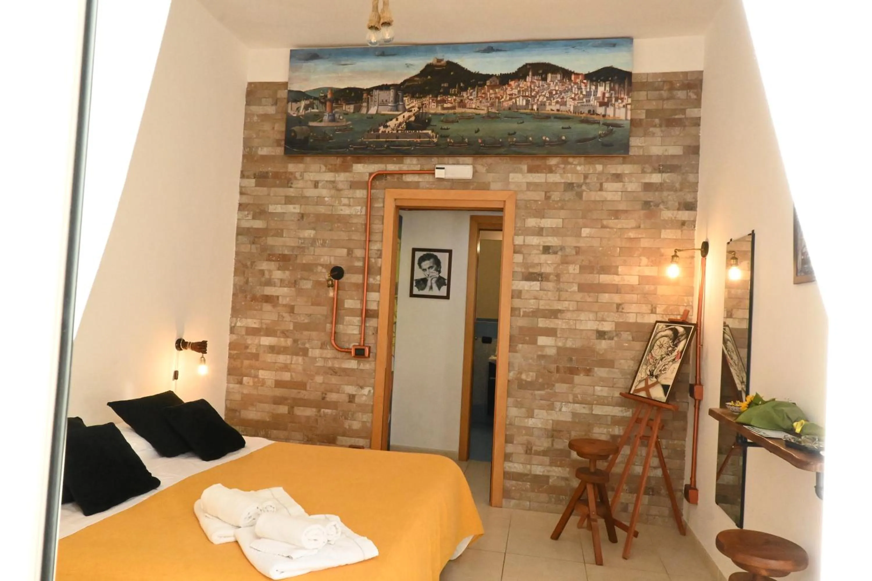 Bed in Napoli Cityscape