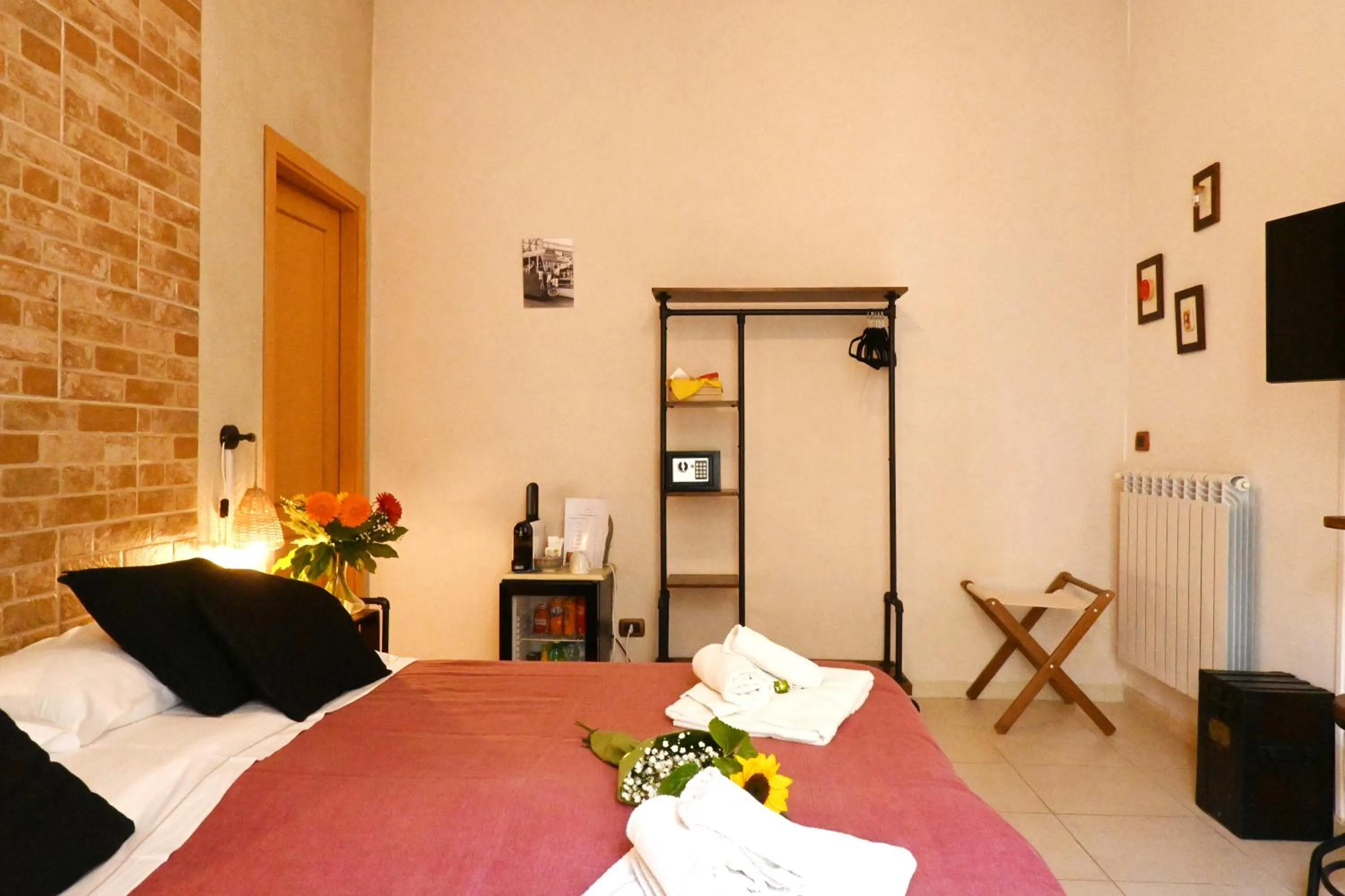 Bed in Napoli Cityscape