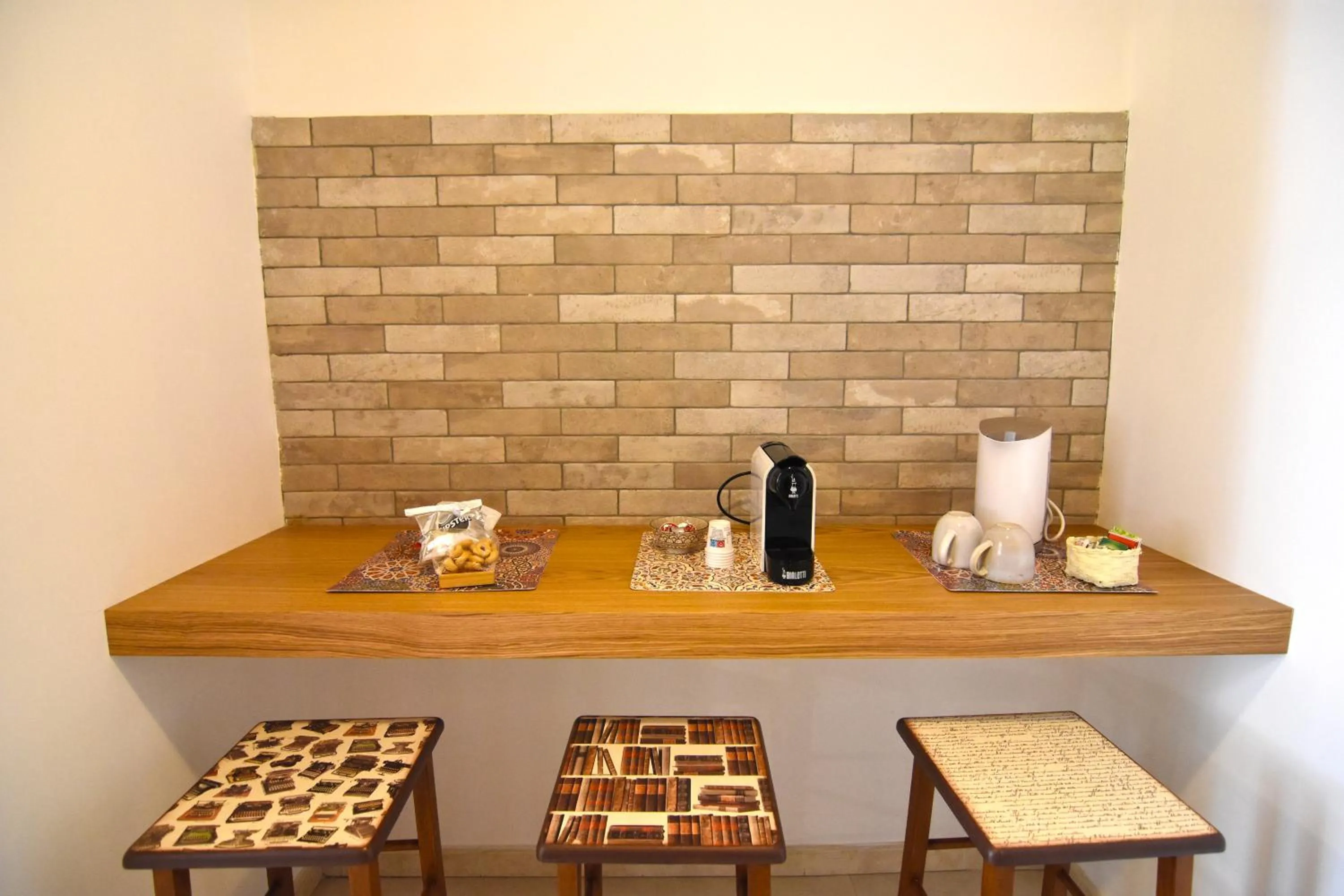 Coffee/tea facilities in Napoli Cityscape