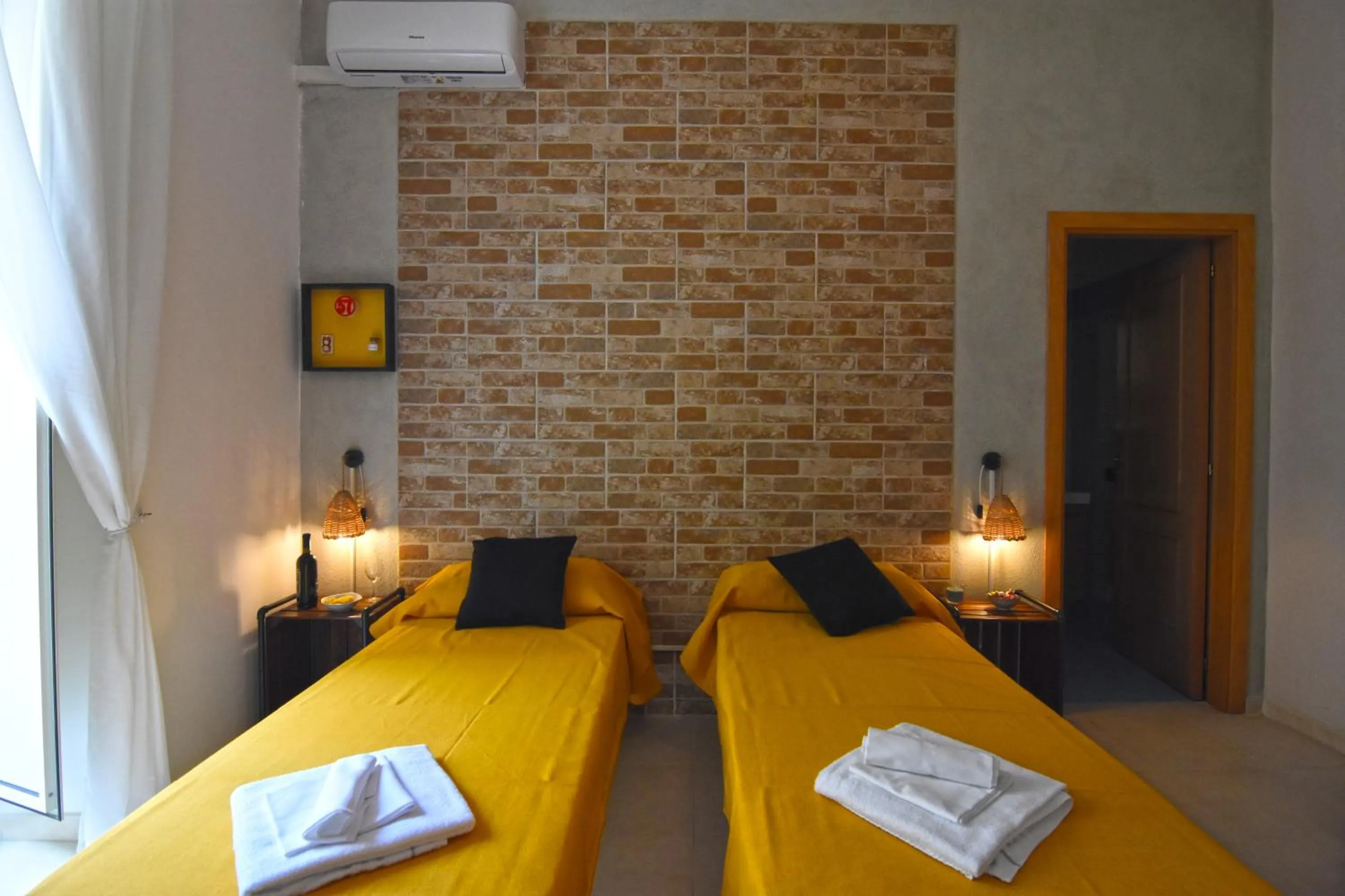 Bed in Napoli Cityscape