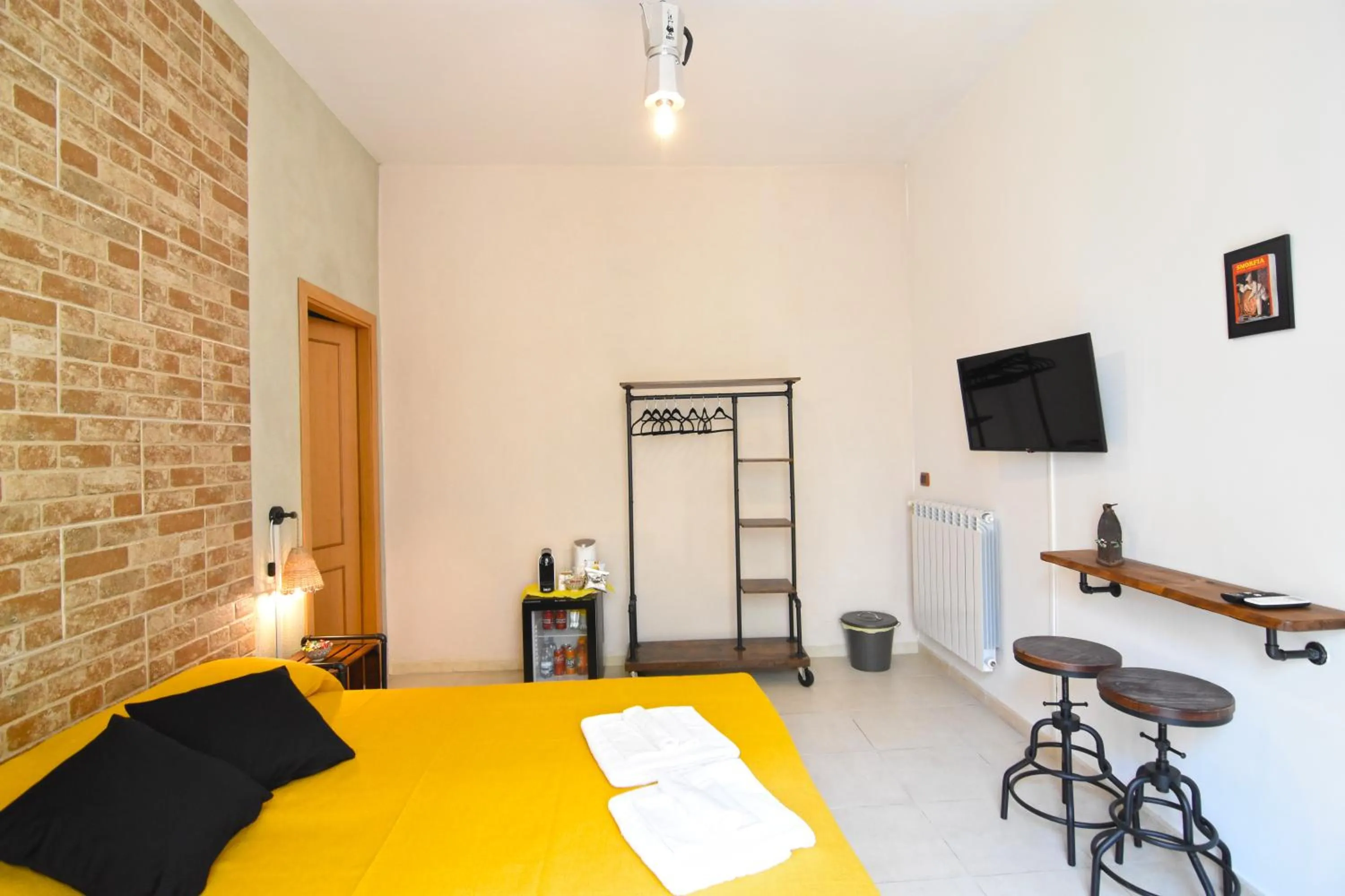 Photo of the whole room, Bed in Napoli Cityscape