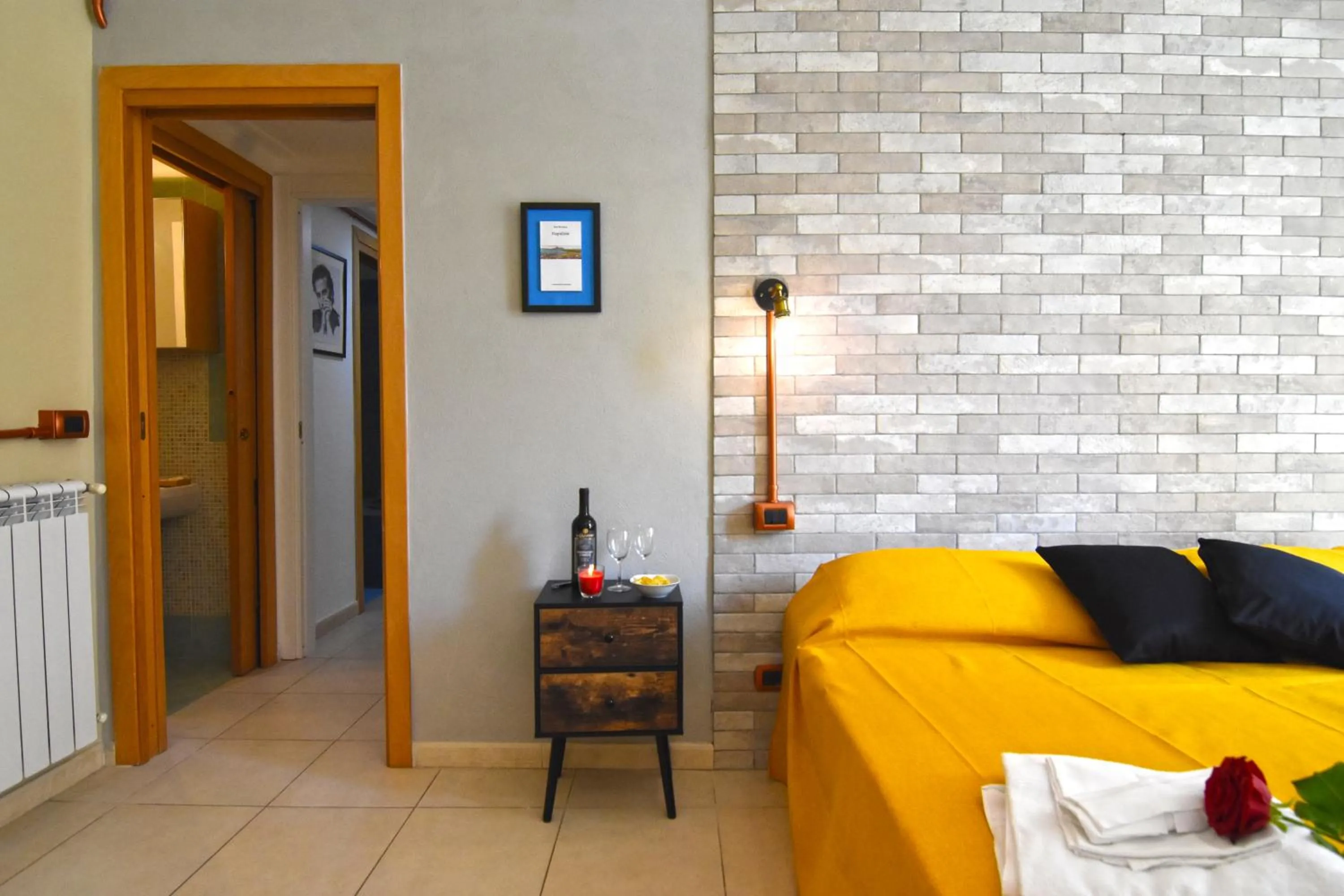 Bedroom, Bed in Napoli Cityscape