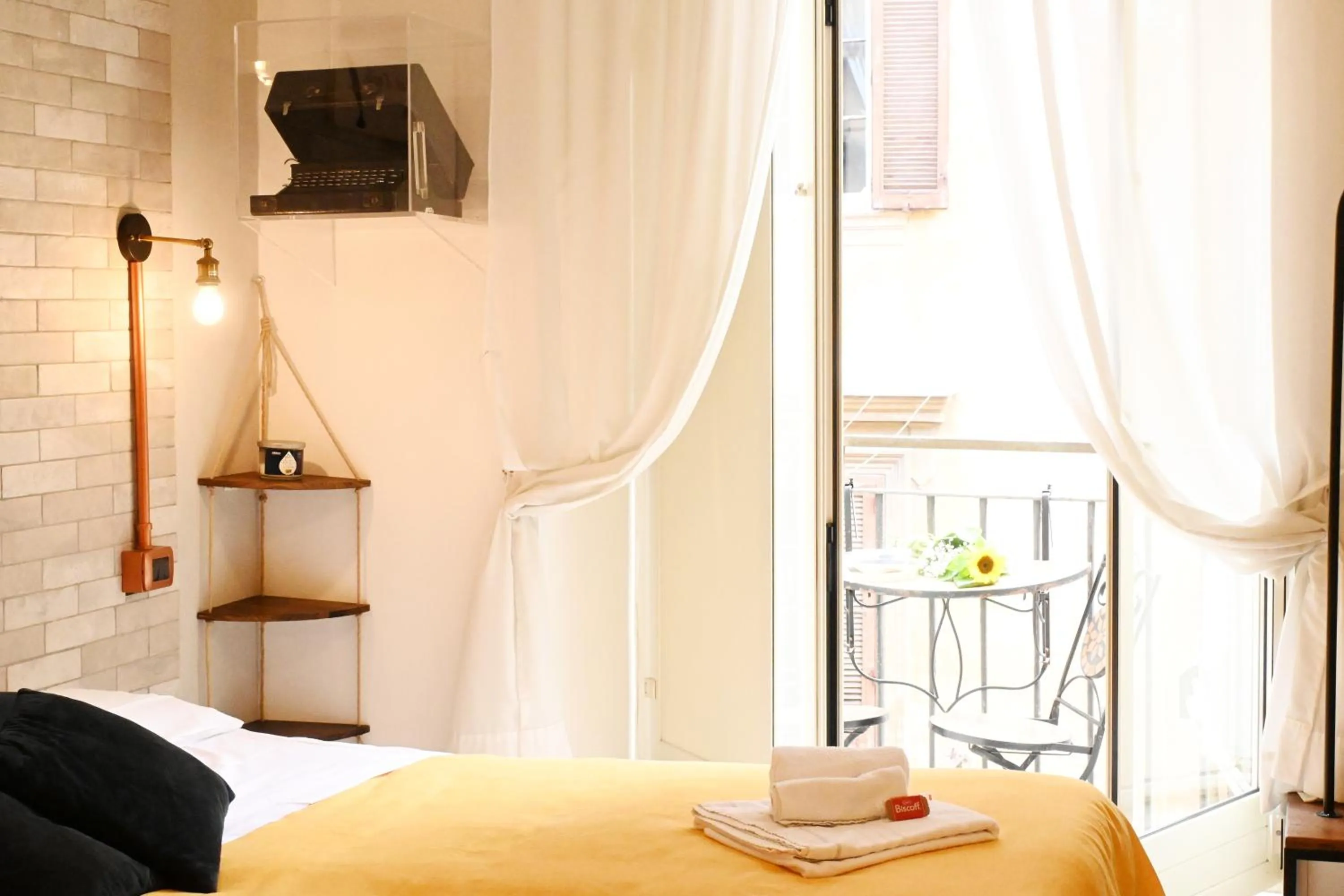 Balcony/Terrace, Bed in Napoli Cityscape