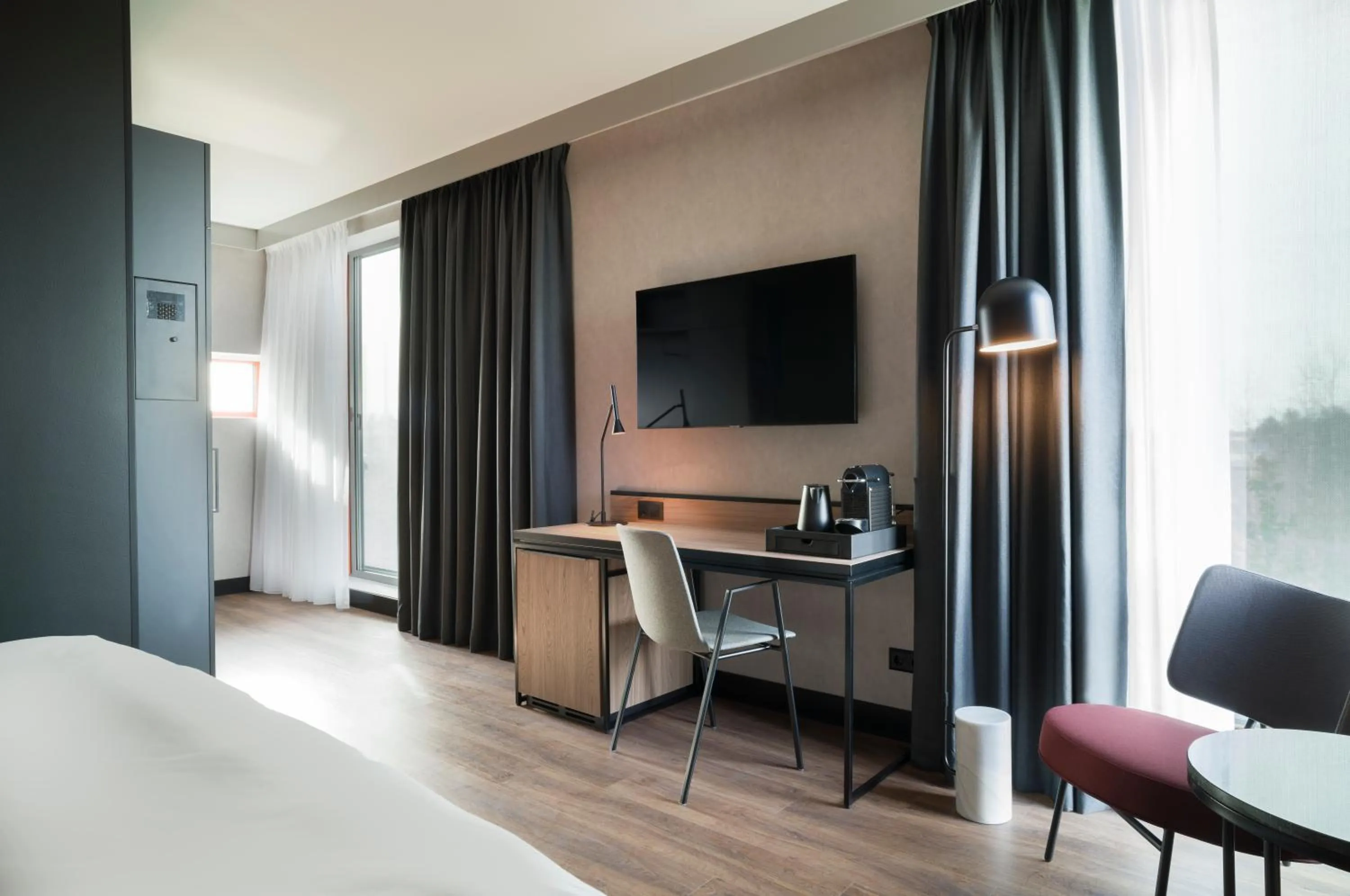 TV and multimedia, Bed in Radisson RED, Oslo Airport