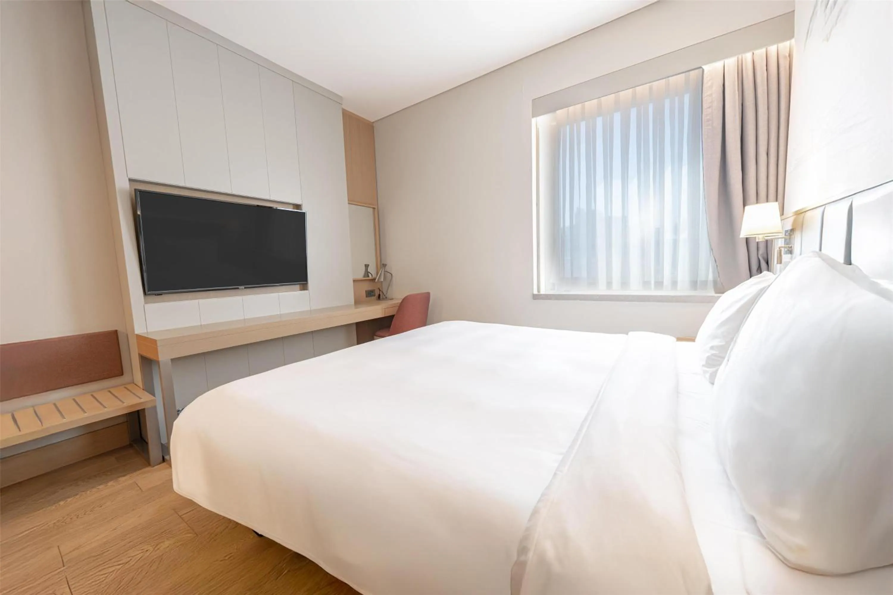 Bedroom, Bed in Radisson Hotel Istanbul Harbiye