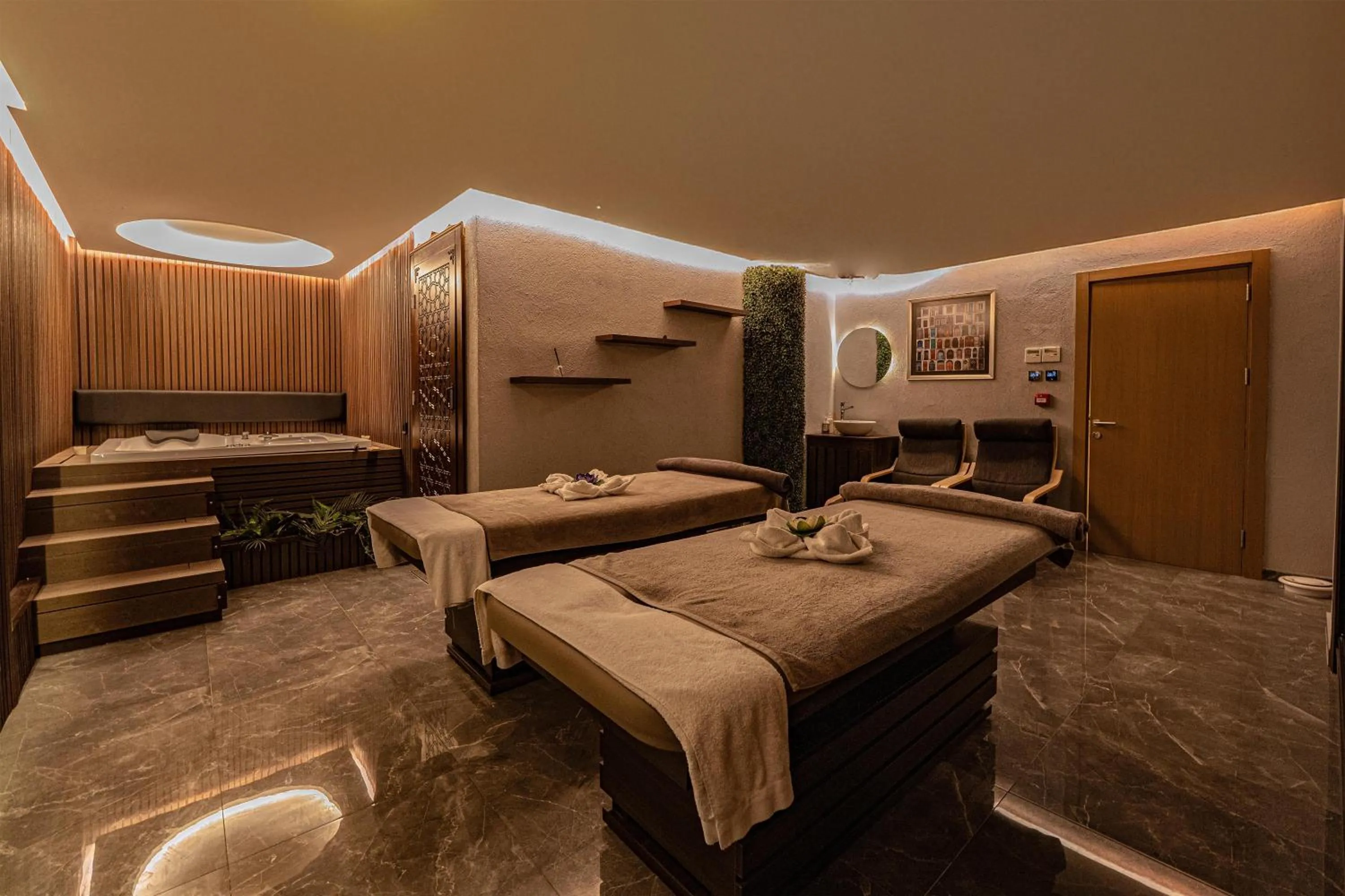 Spa and wellness centre/facilities, Bed in Radisson Hotel Istanbul Harbiye