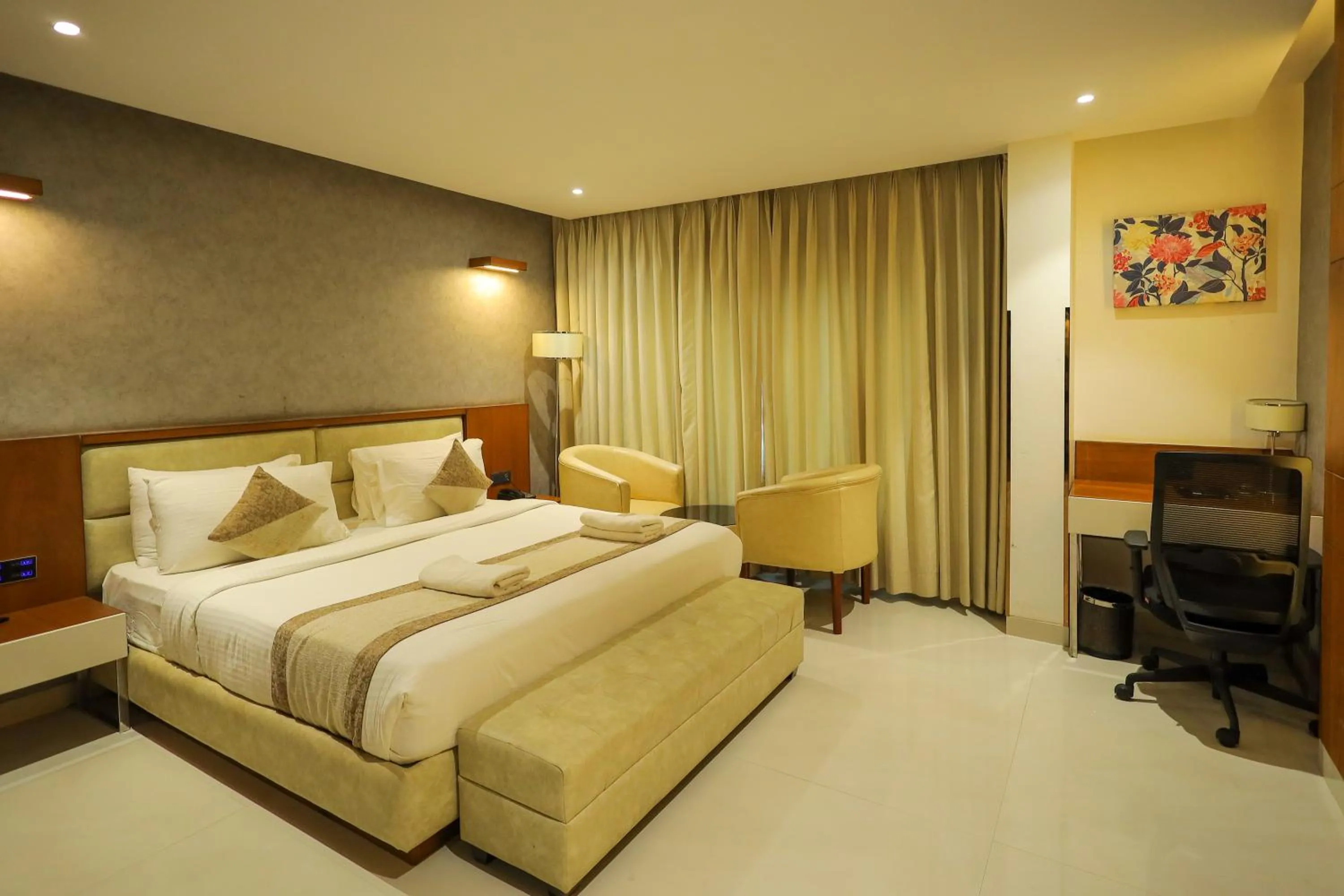 Bedroom, Bed in Royal Plaza Suites by RAK Rooms, Mangaluru