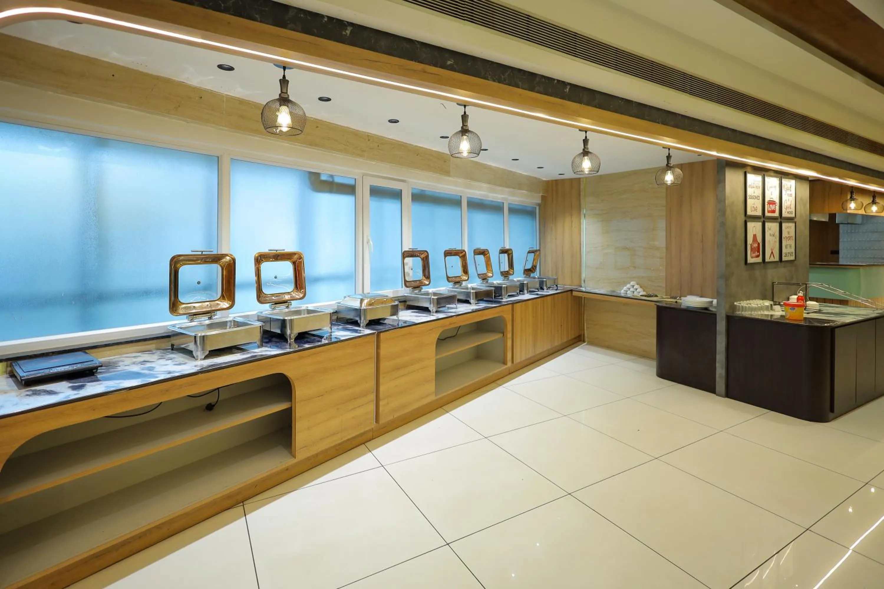 kitchen in Royal Plaza Suites by RAK Rooms, Mangaluru