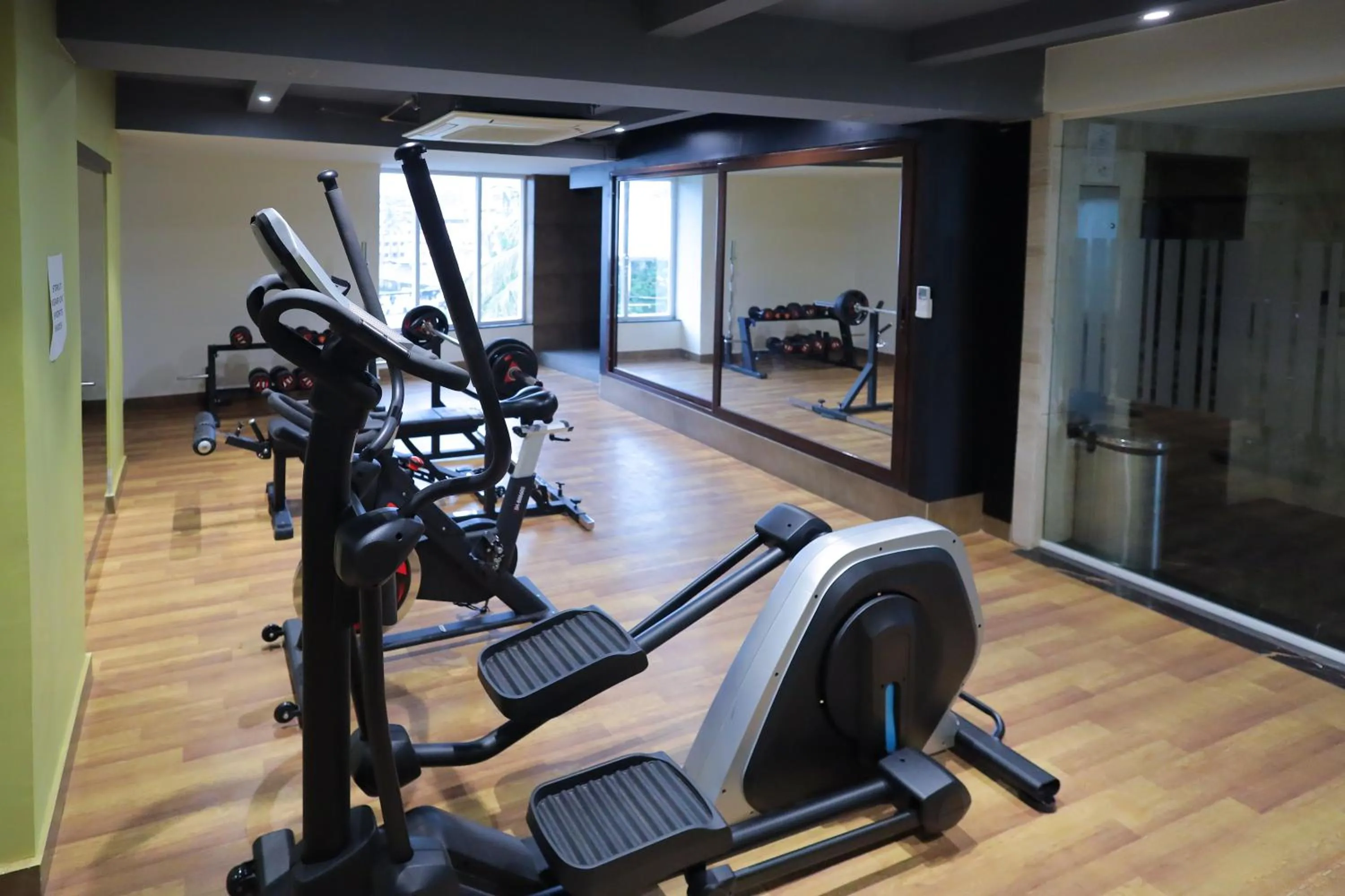 Fitness centre/facilities in Royal Plaza Suites by RAK Rooms, Mangaluru