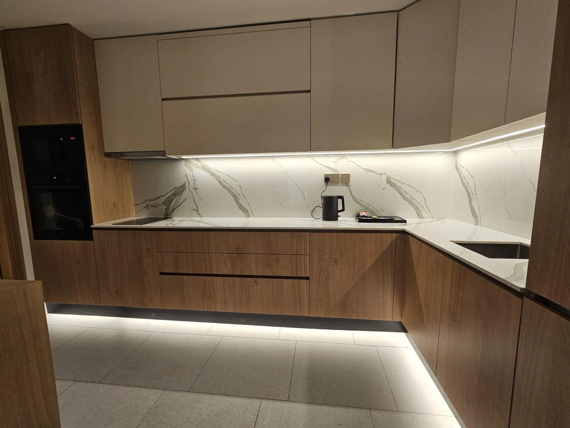 Kitchen or kitchenette in Al Faris Suites 2