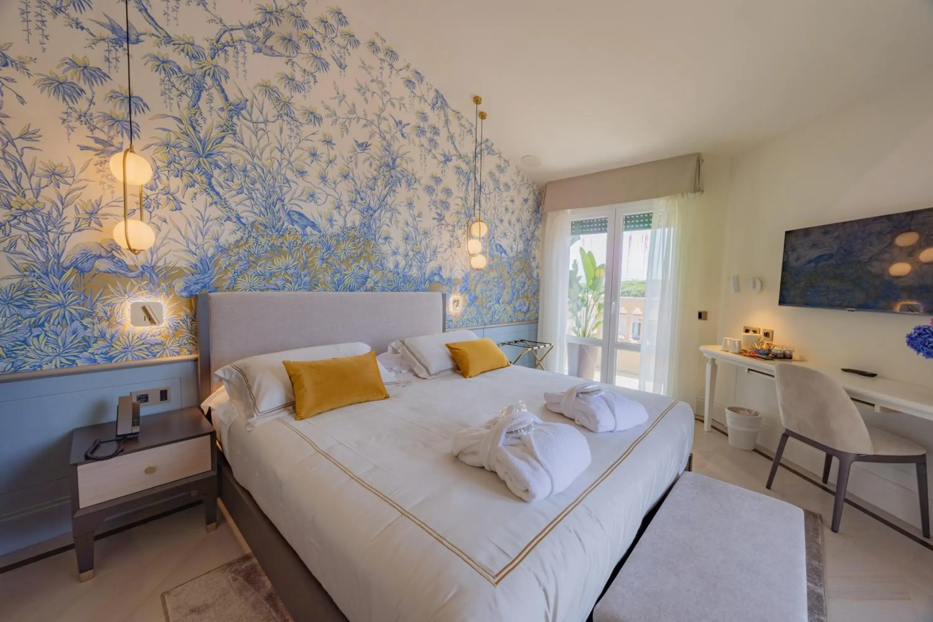 Two-Bedroom Deluxe Apartment with Balcony in Hotel Belvedere Two-Bedroom Deluxe Apartment with Balcony in Hotel Belvedere