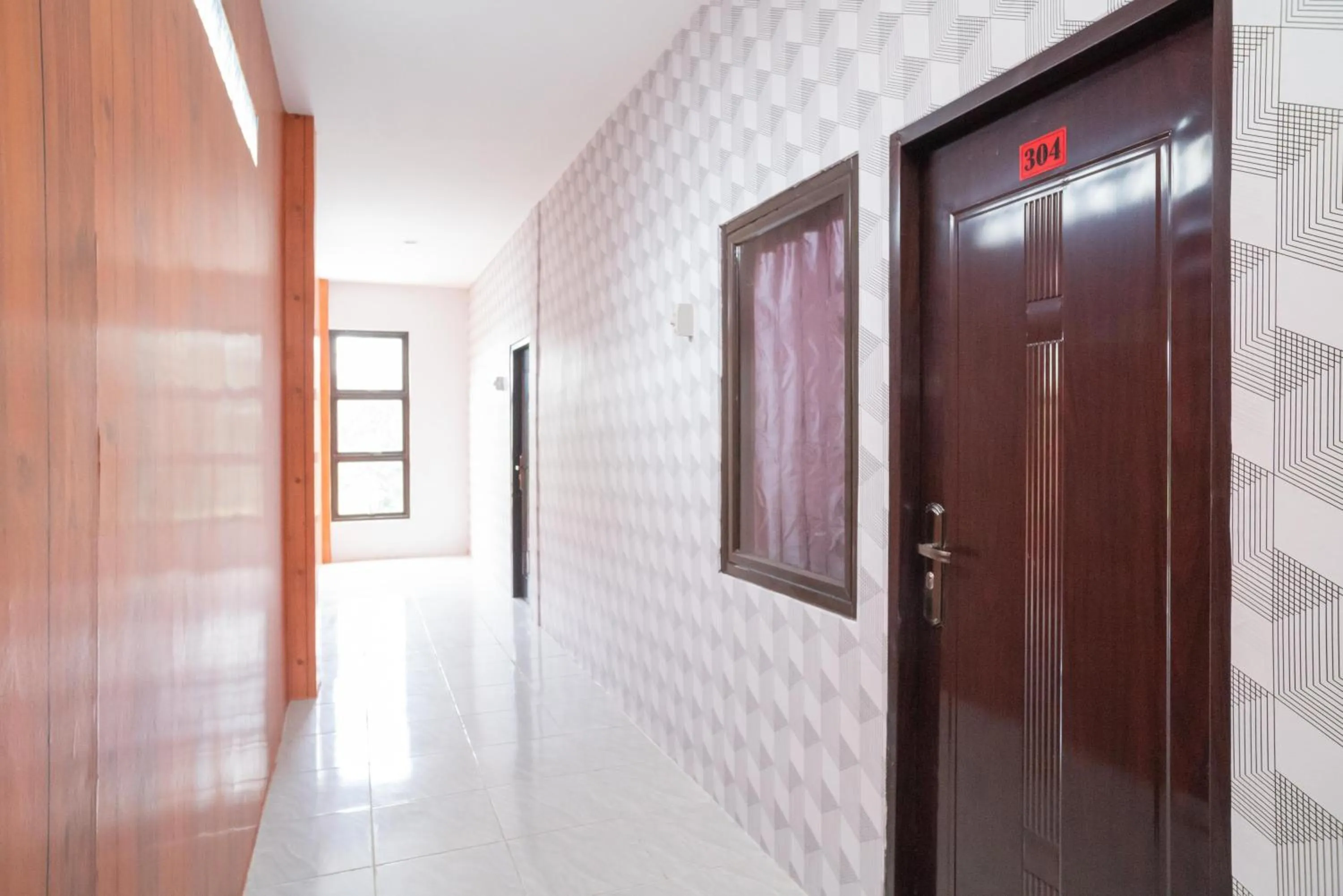 RedDoorz Plus near ITC Cempaka Mas 2